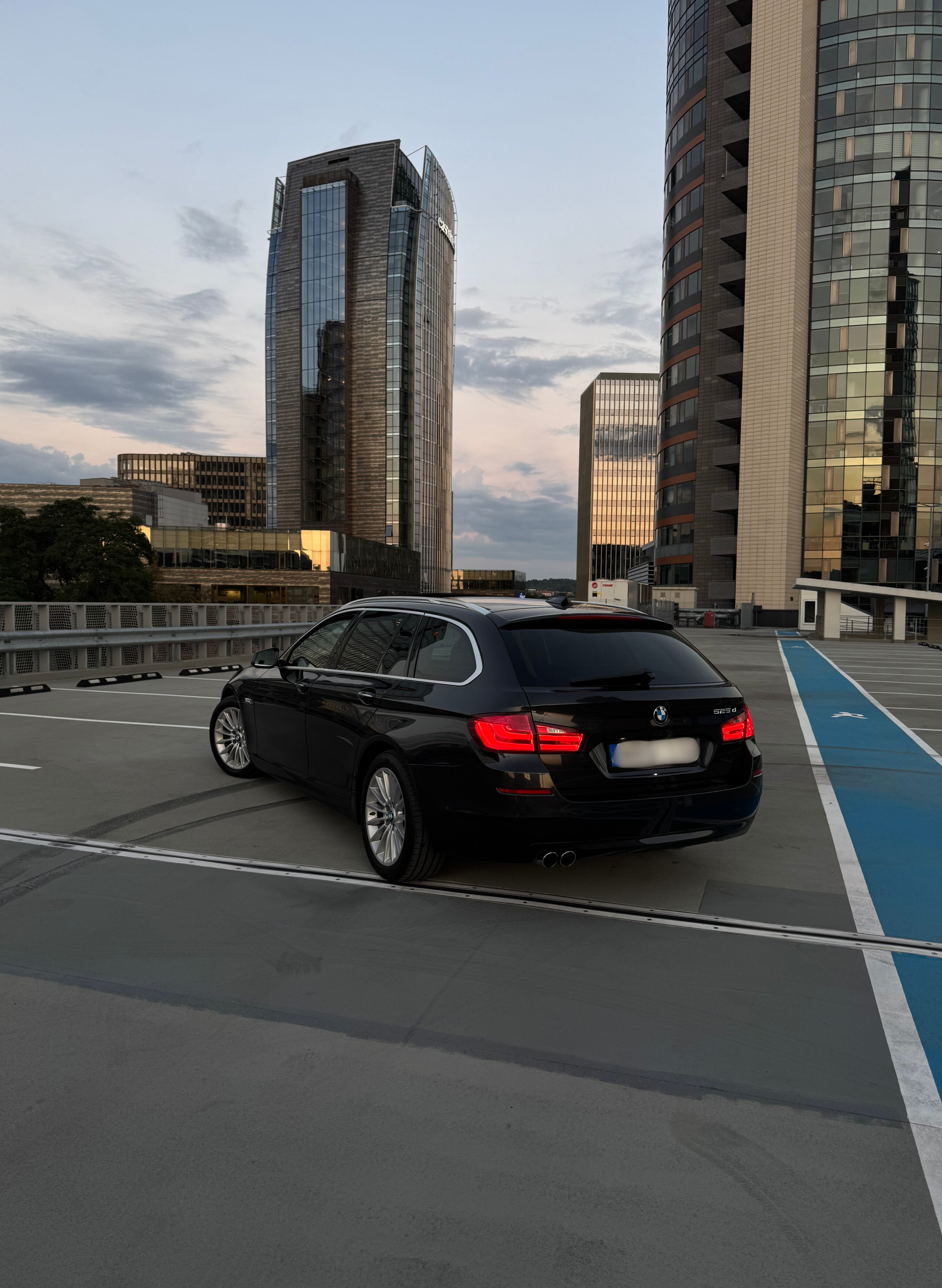 BMW F11 