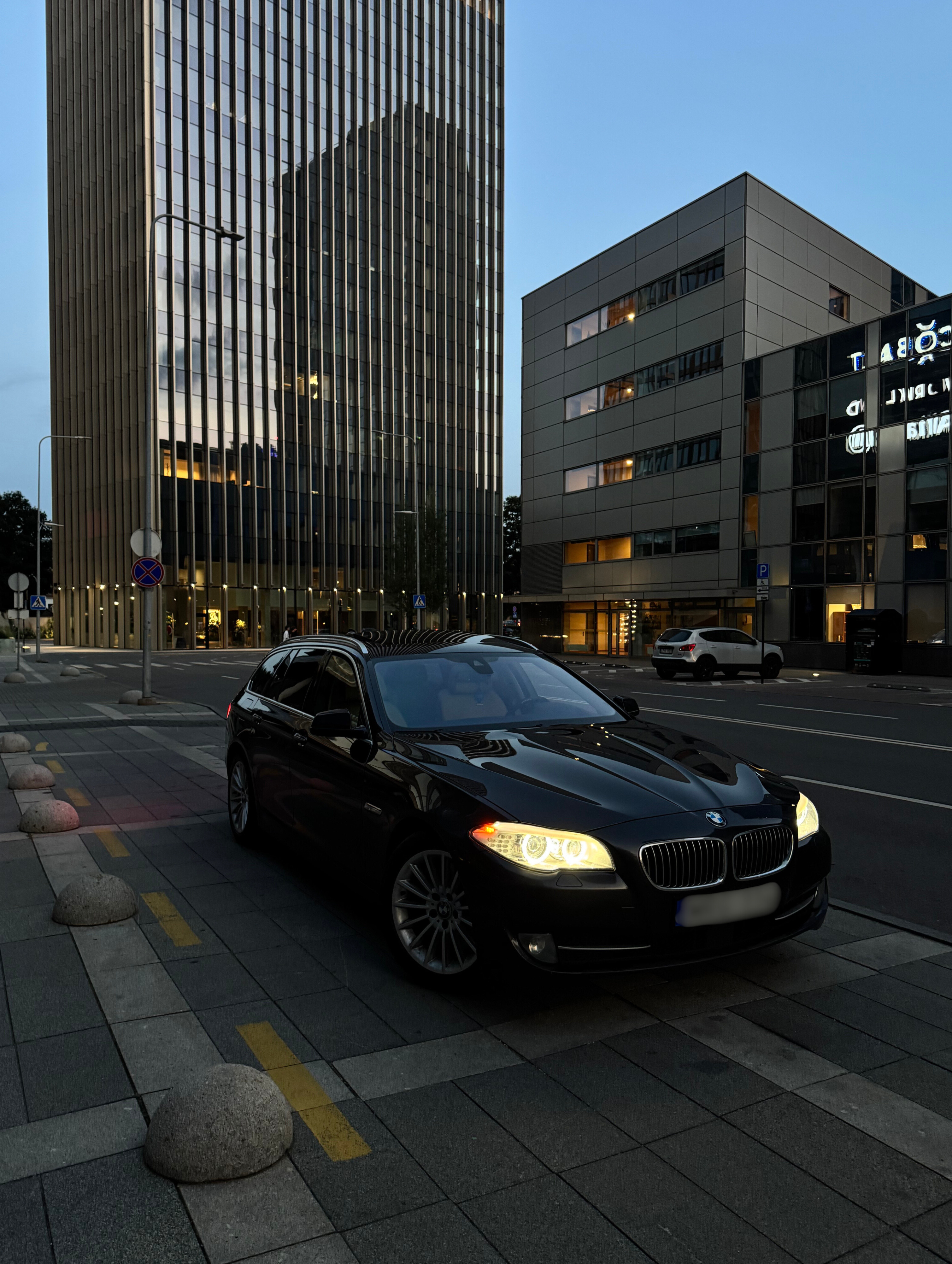 BMW F11 
