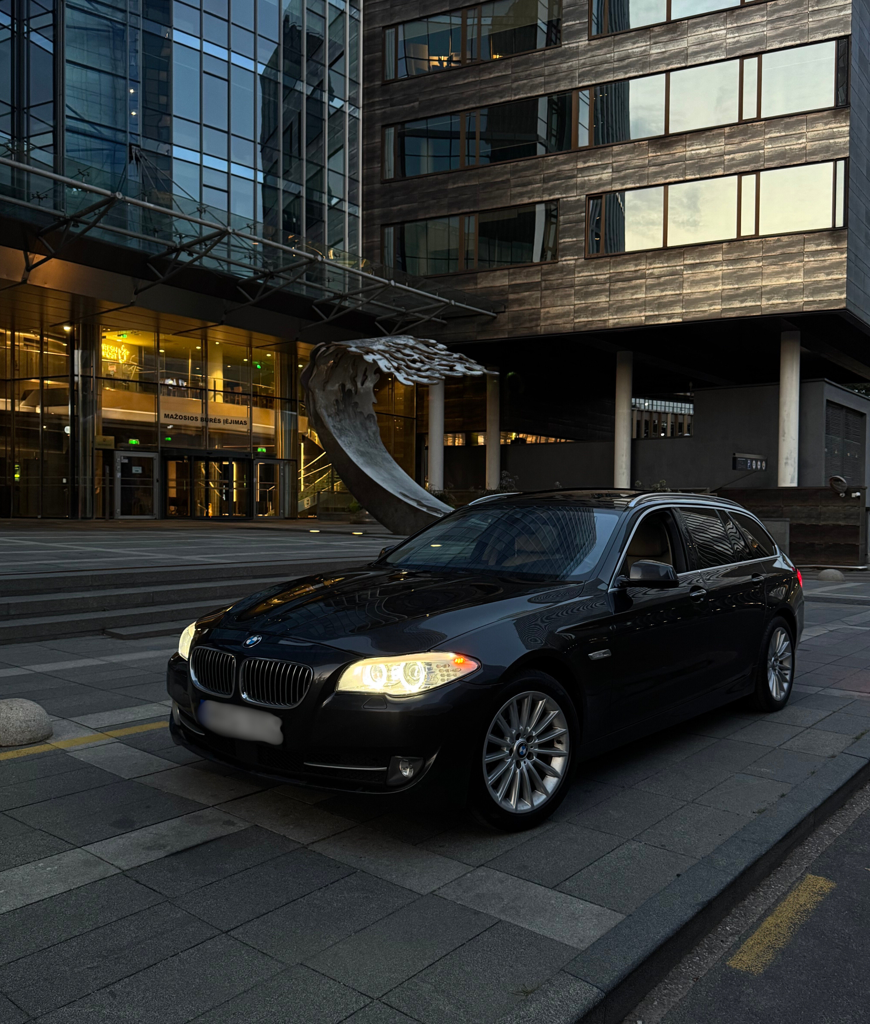 BMW F11 