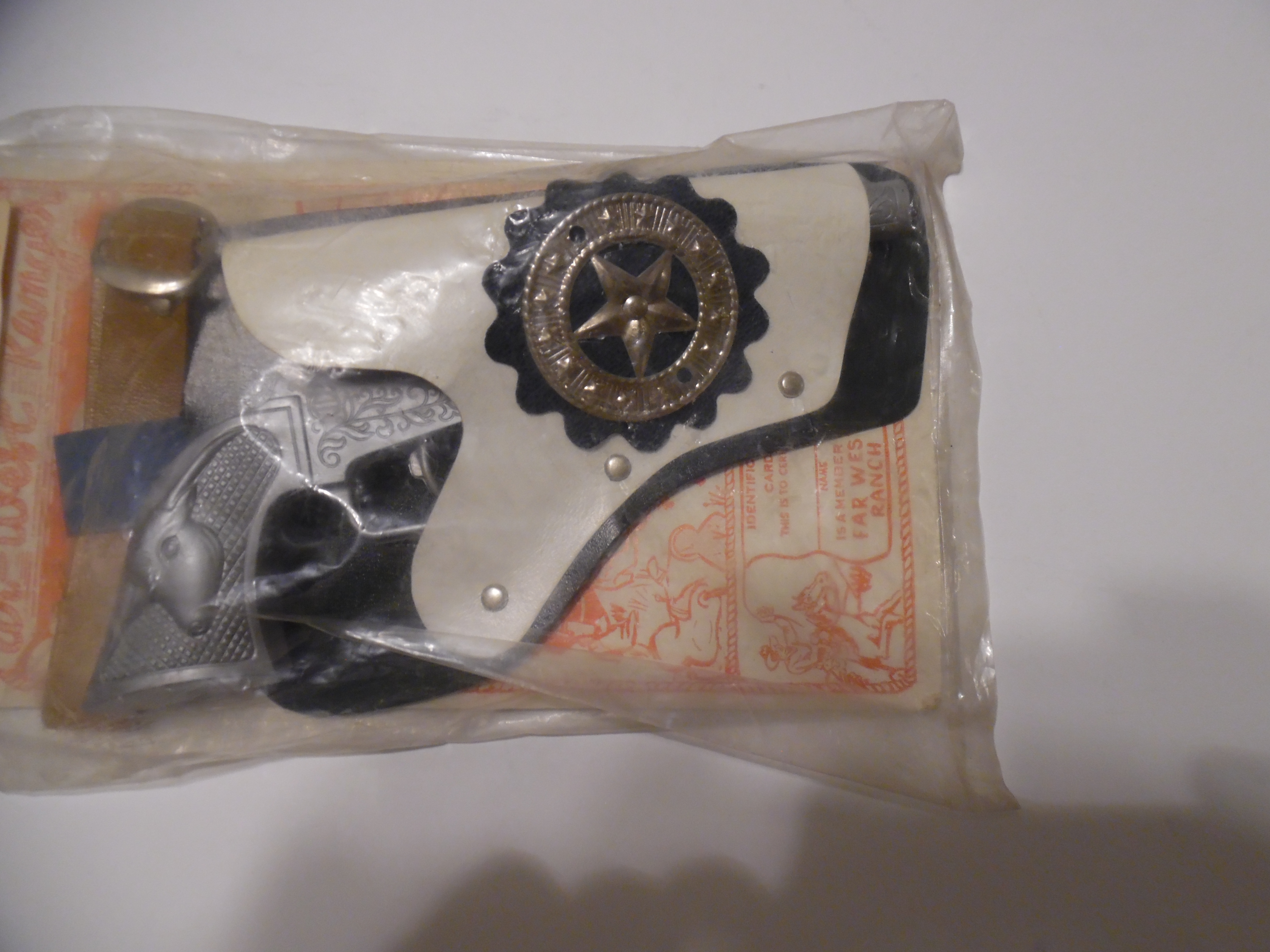 Vintage The Toy House Metal Gun & Holster Set with Belt New