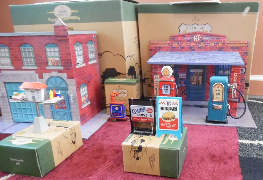 1999 Kiddie Car Classics by Hallmark 12 Piece Tin Set Pre-Owned