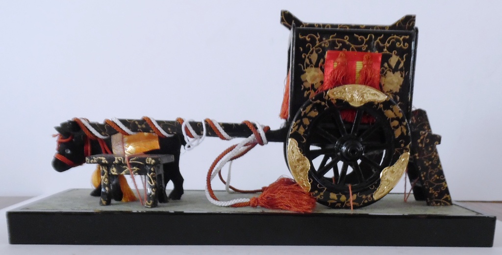 Beautiful Asian Decorative Carriage Colorful Pre-Owned