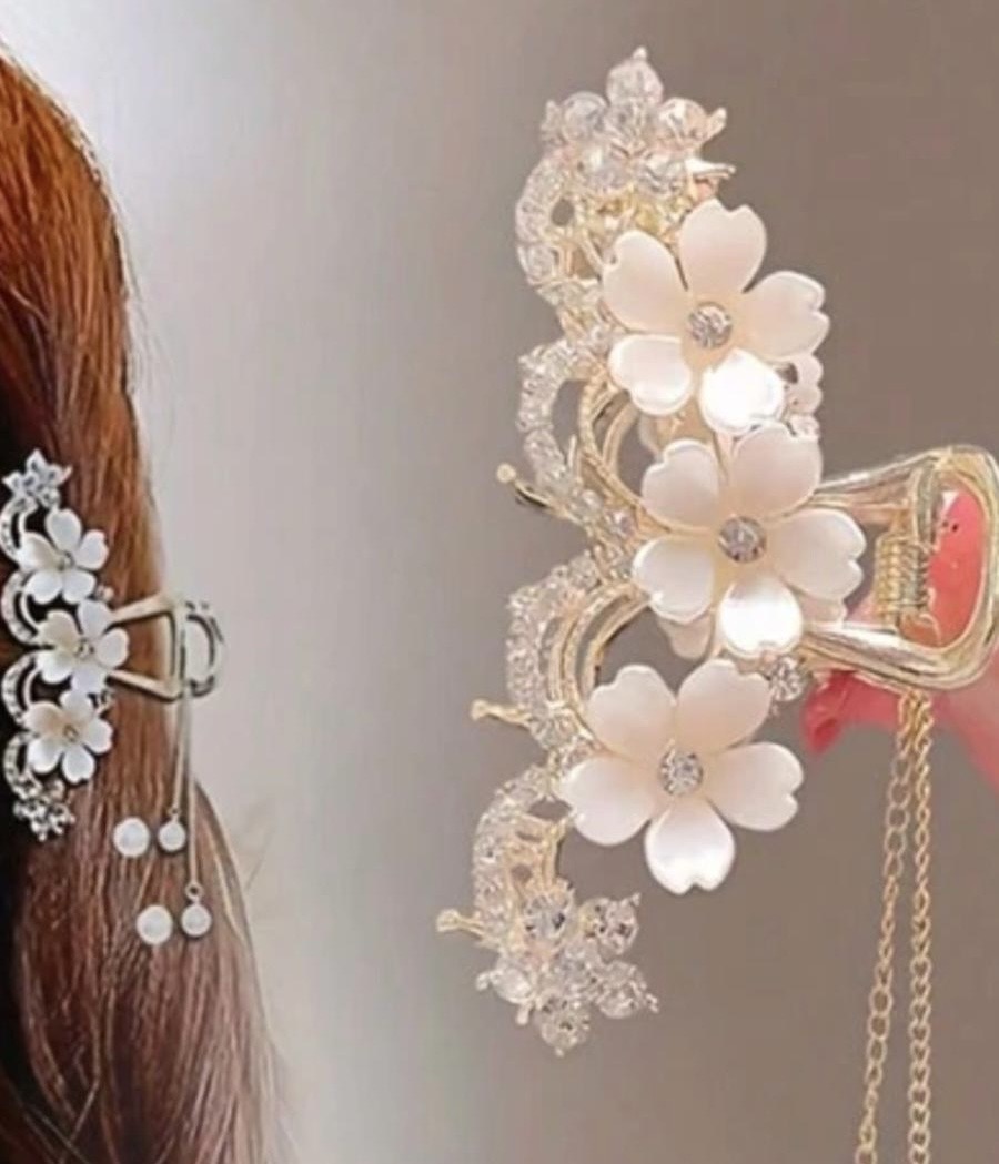Elegant Floral Hair Clip