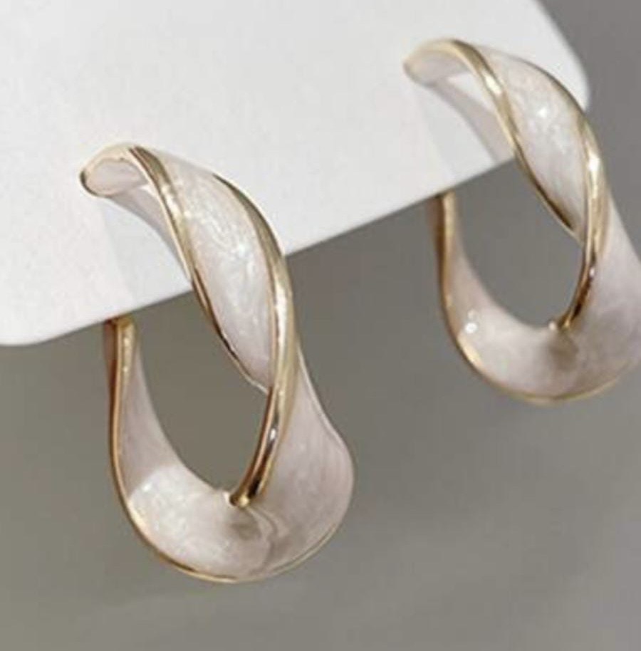 Elegant swirl hoop earrings