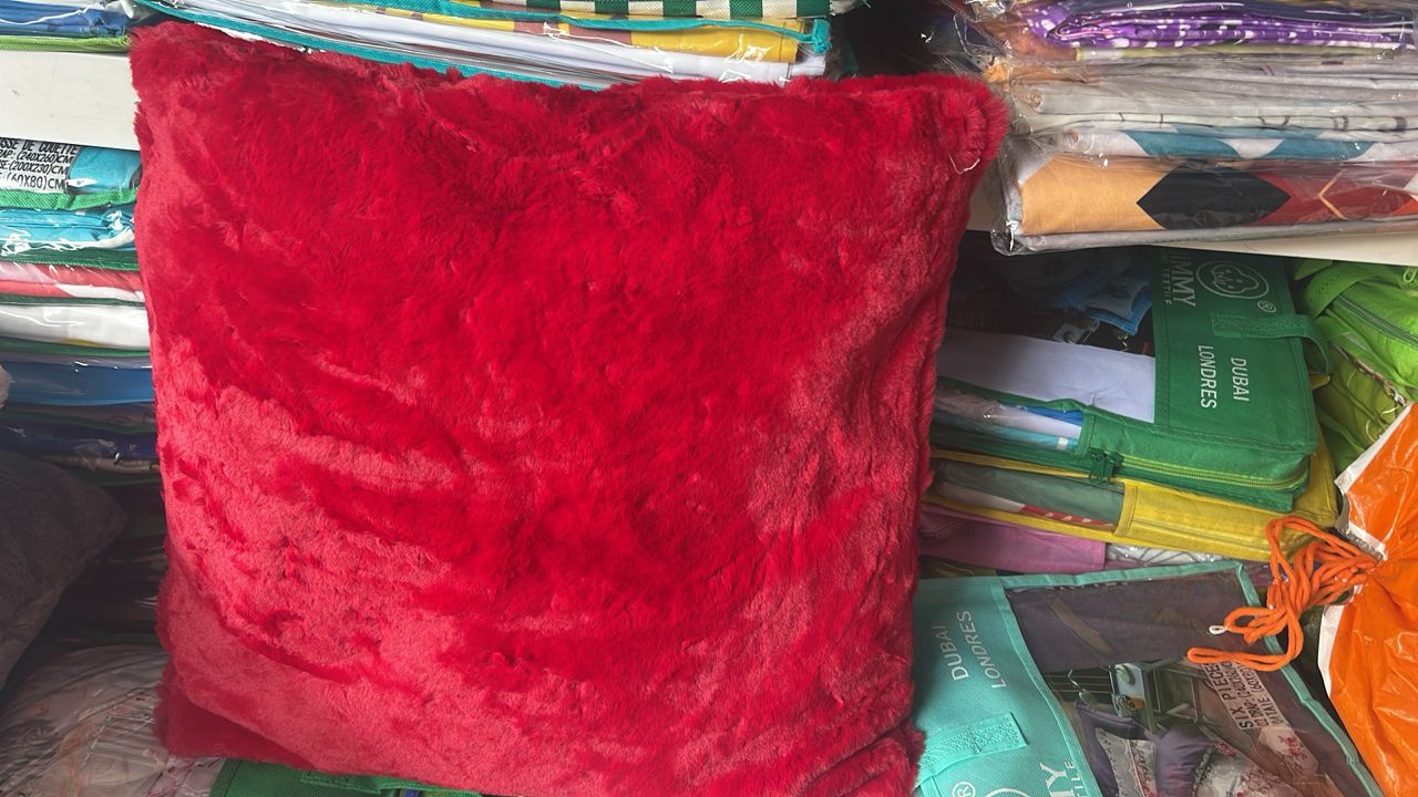 Coussin rouge doux