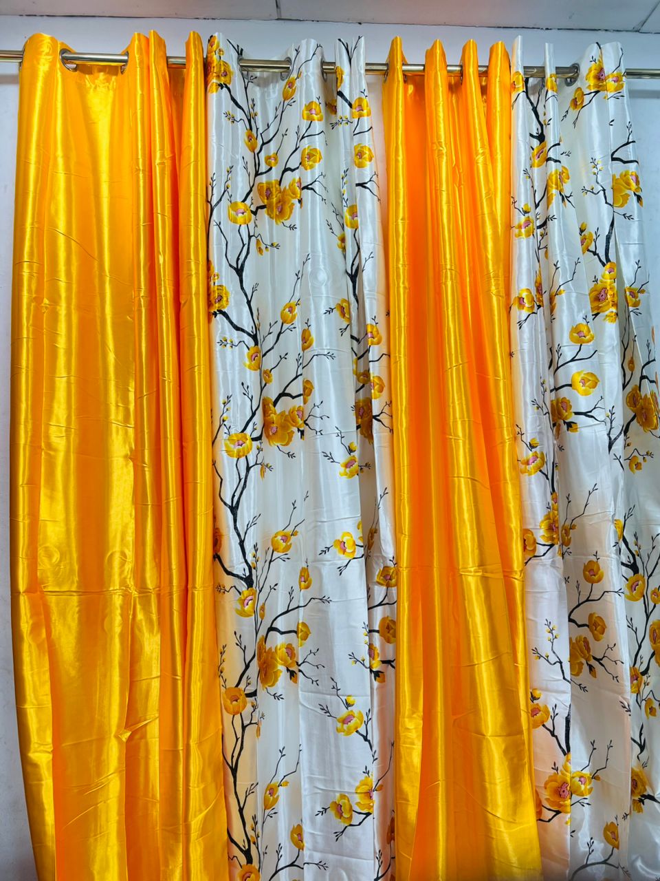 Rideaux à motif floral jaune 4 pièces 1m50 largeur sur 2m70 longueur 