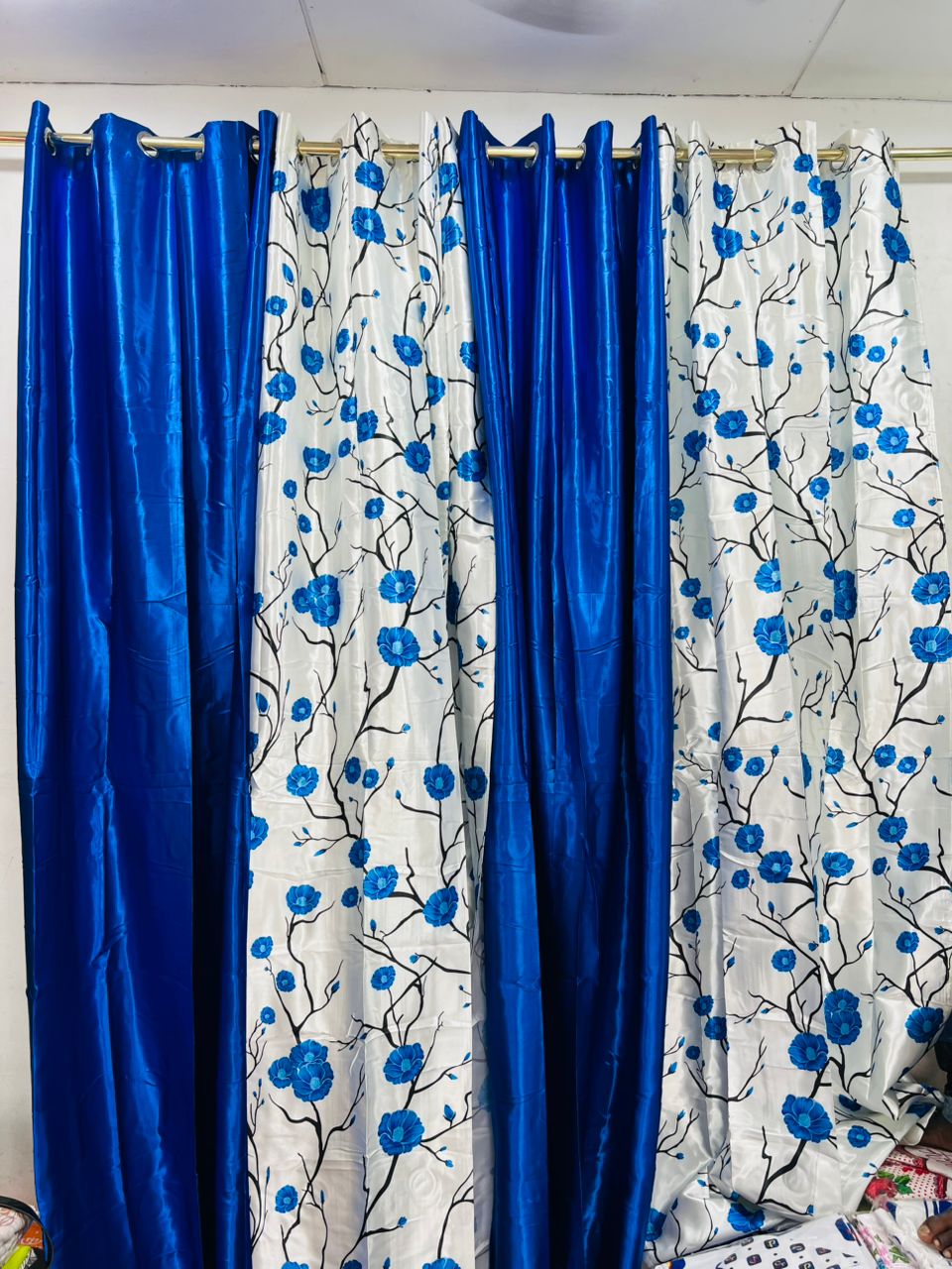 Rideaux bleus à motifs floraux bleu 4 pièces 1m50 largeur sur 2m70 longueur 