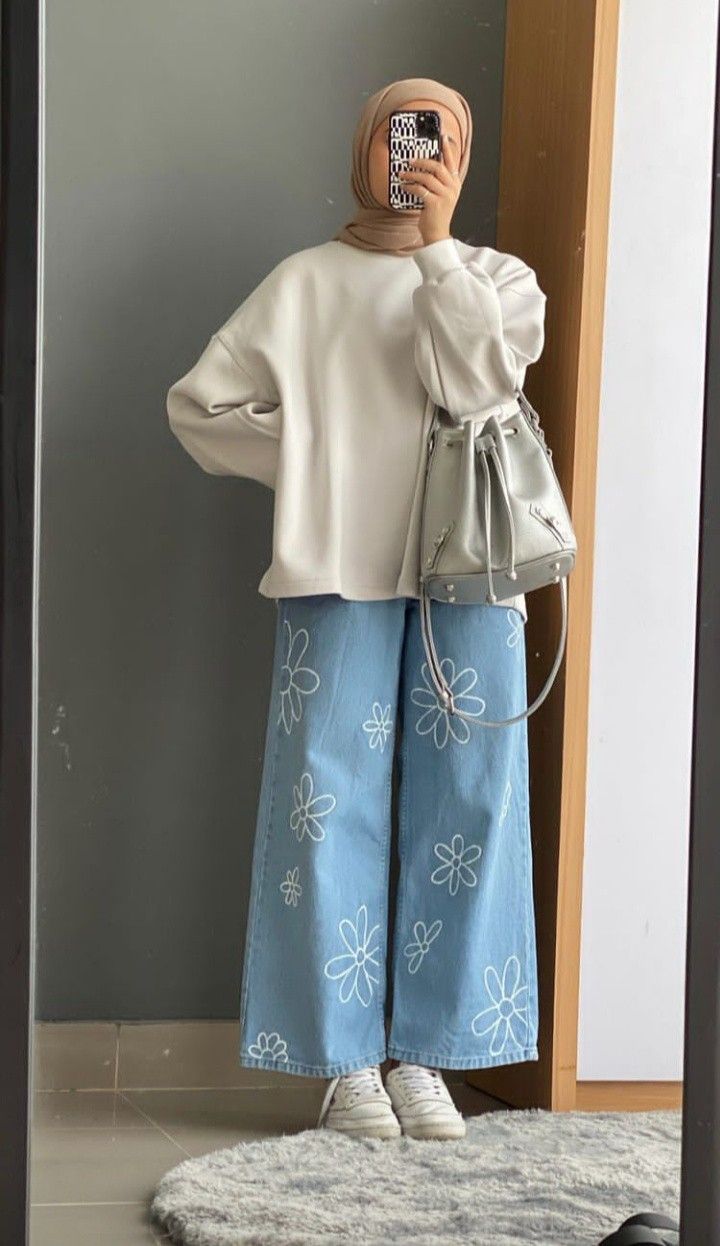 ONAKANSA Wide Leg Floral Embroidered Jeans premium textile 