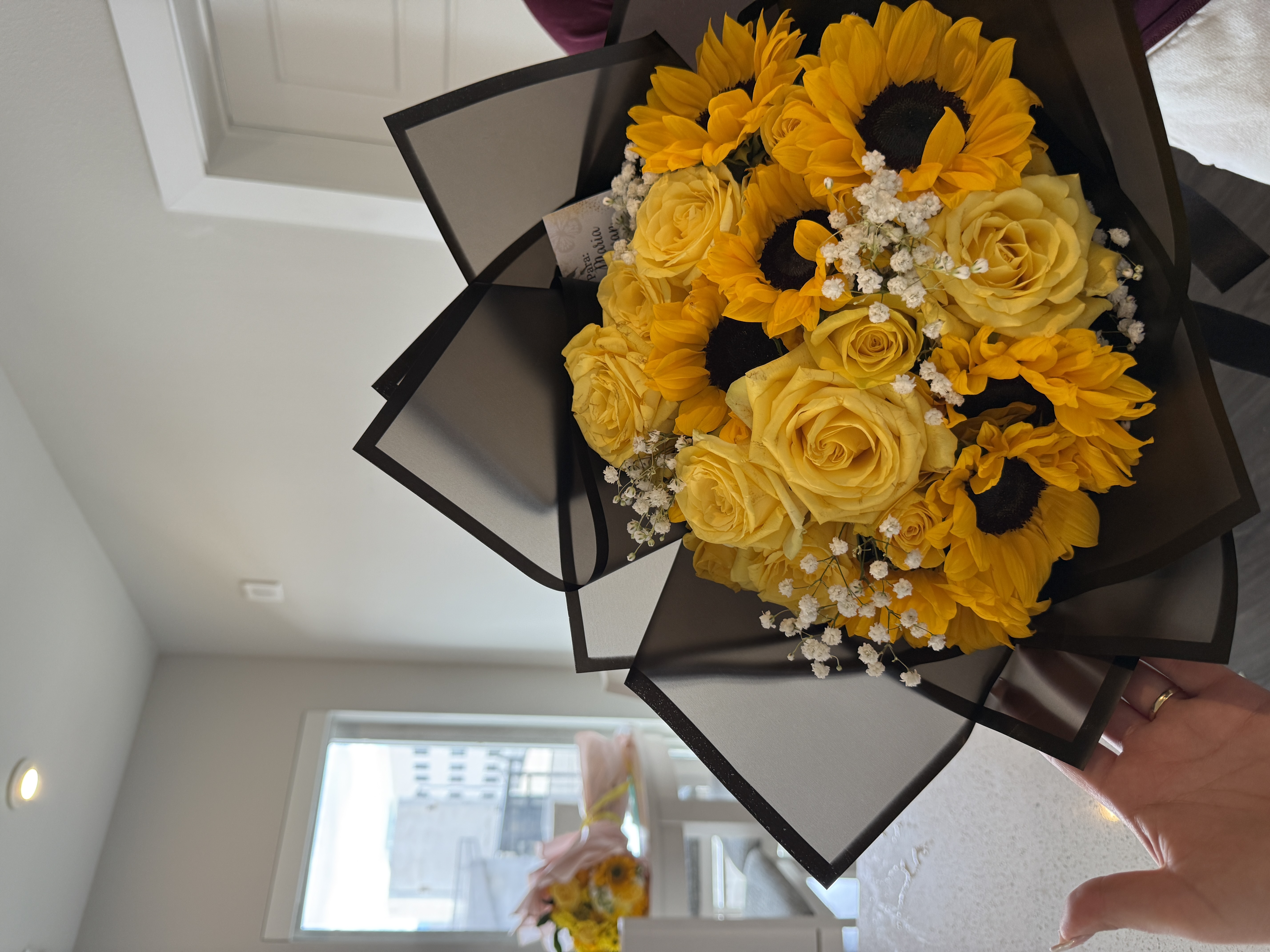 Bouquete girasoles y rosas 