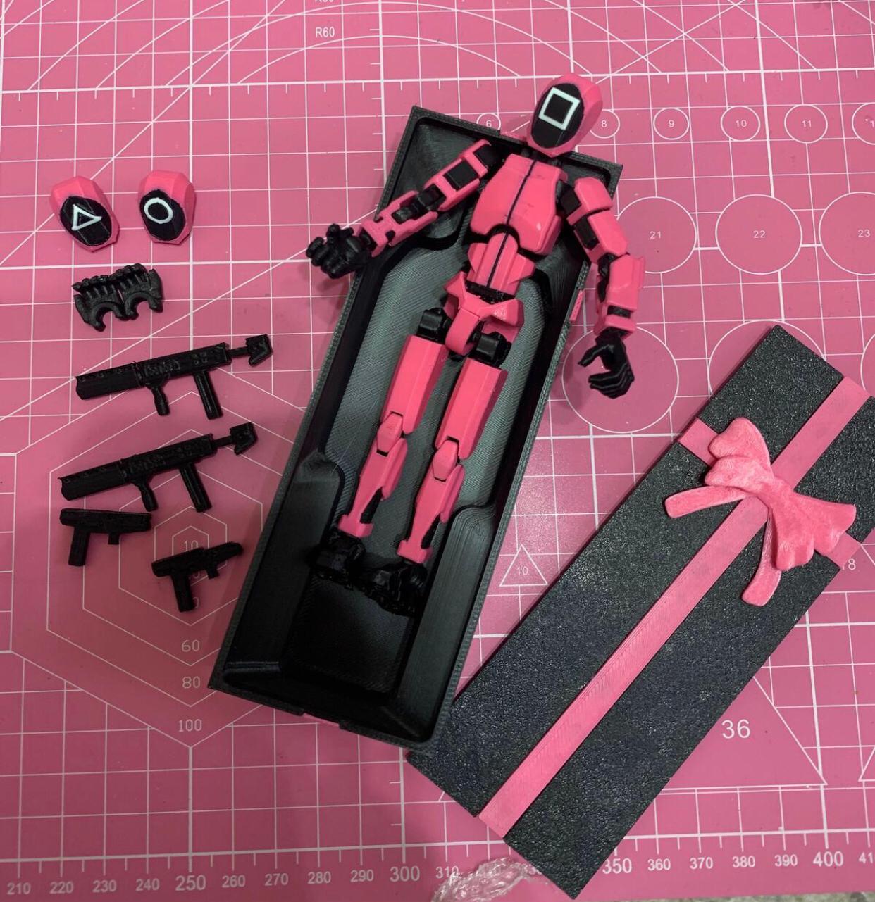 Squid Game Asker Figürü