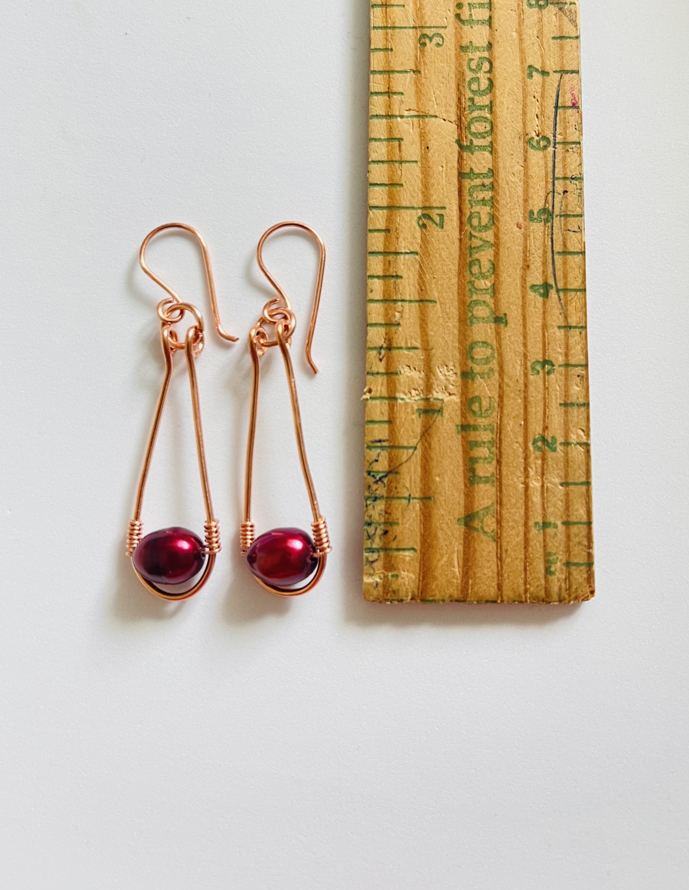 Hammock style copper wire, red pearl earrings