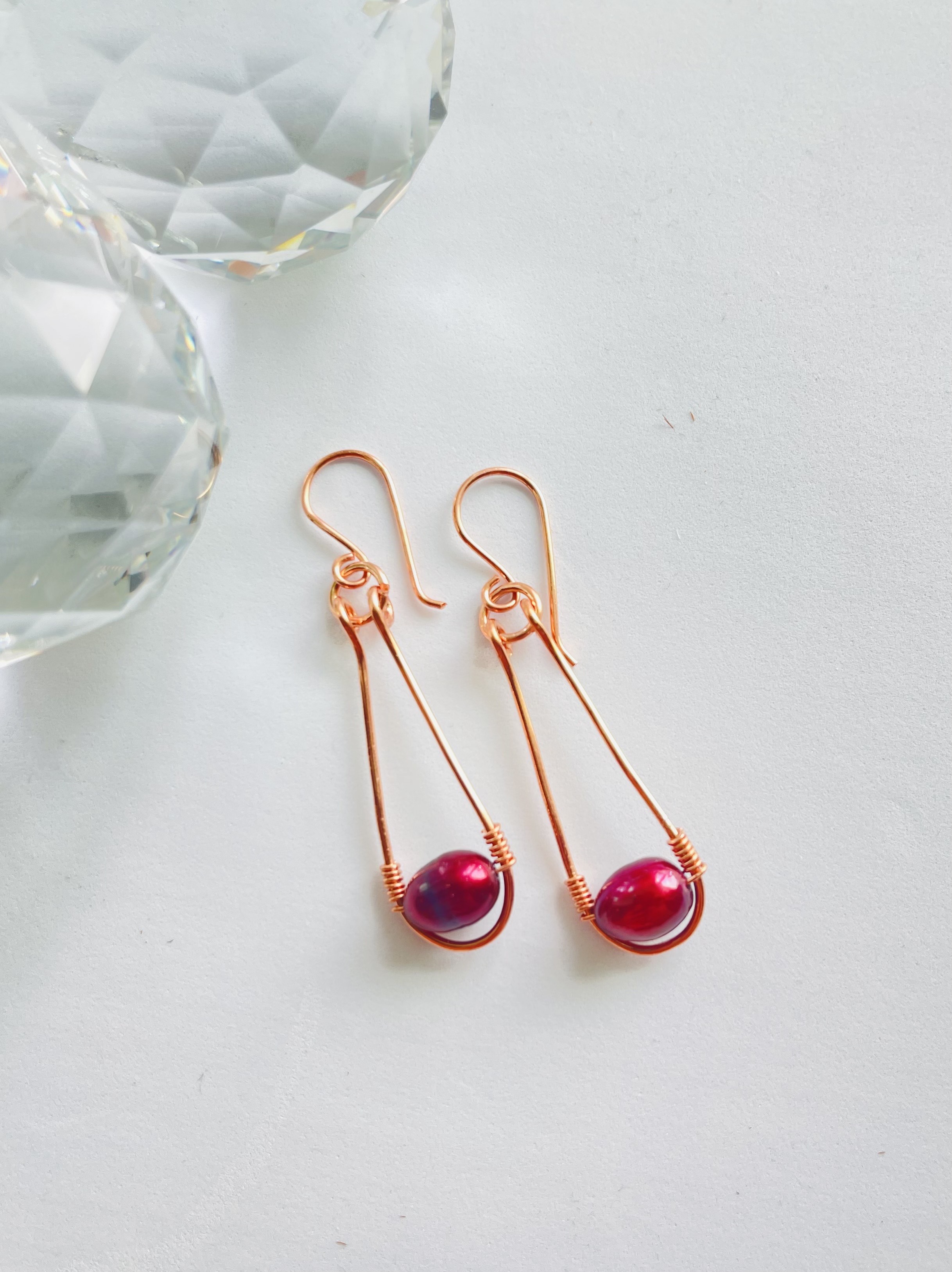 Hammock style copper wire, red pearl earrings