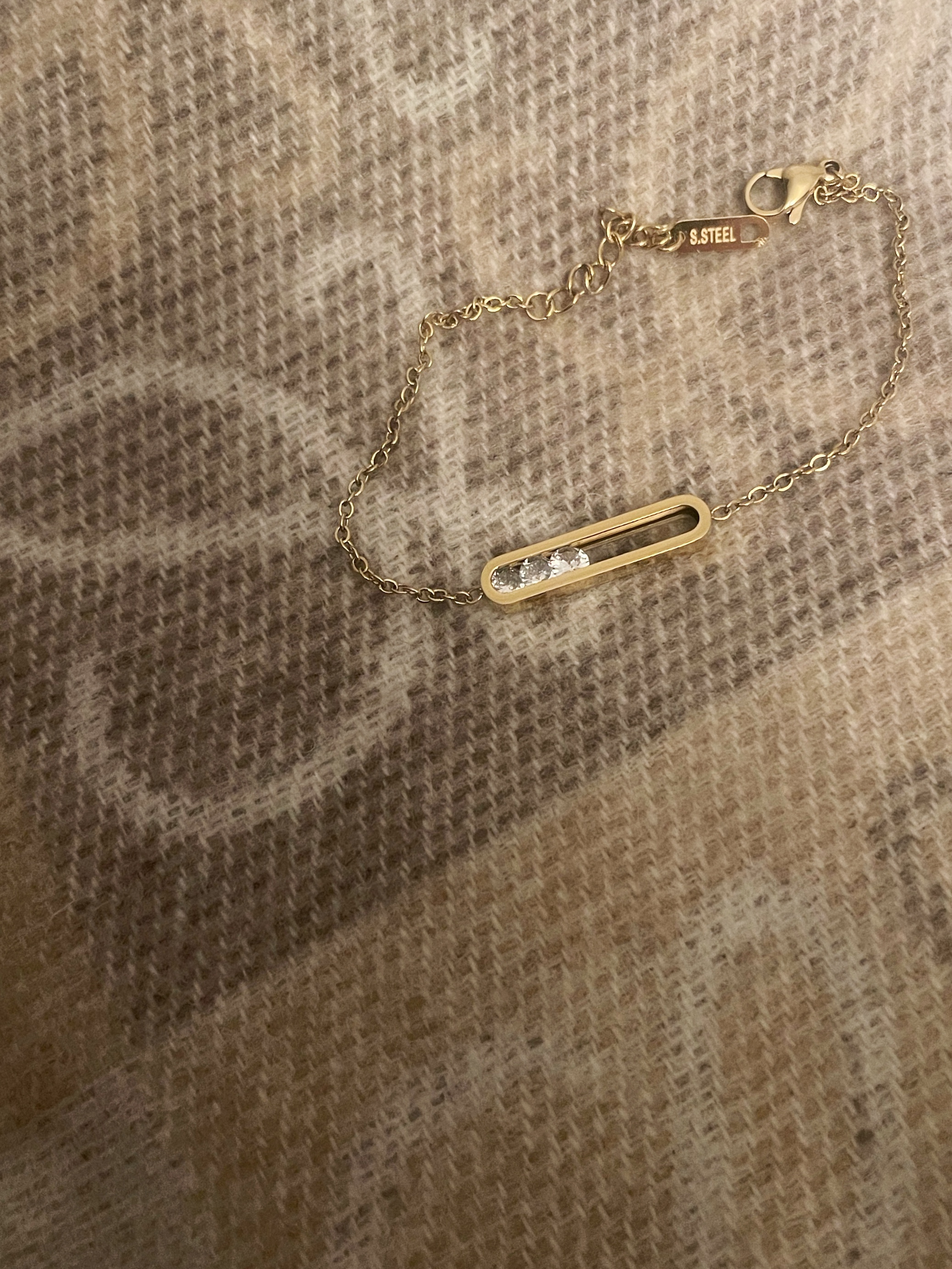 Bracelet en cuivre doré avec pendentif rectangulaire