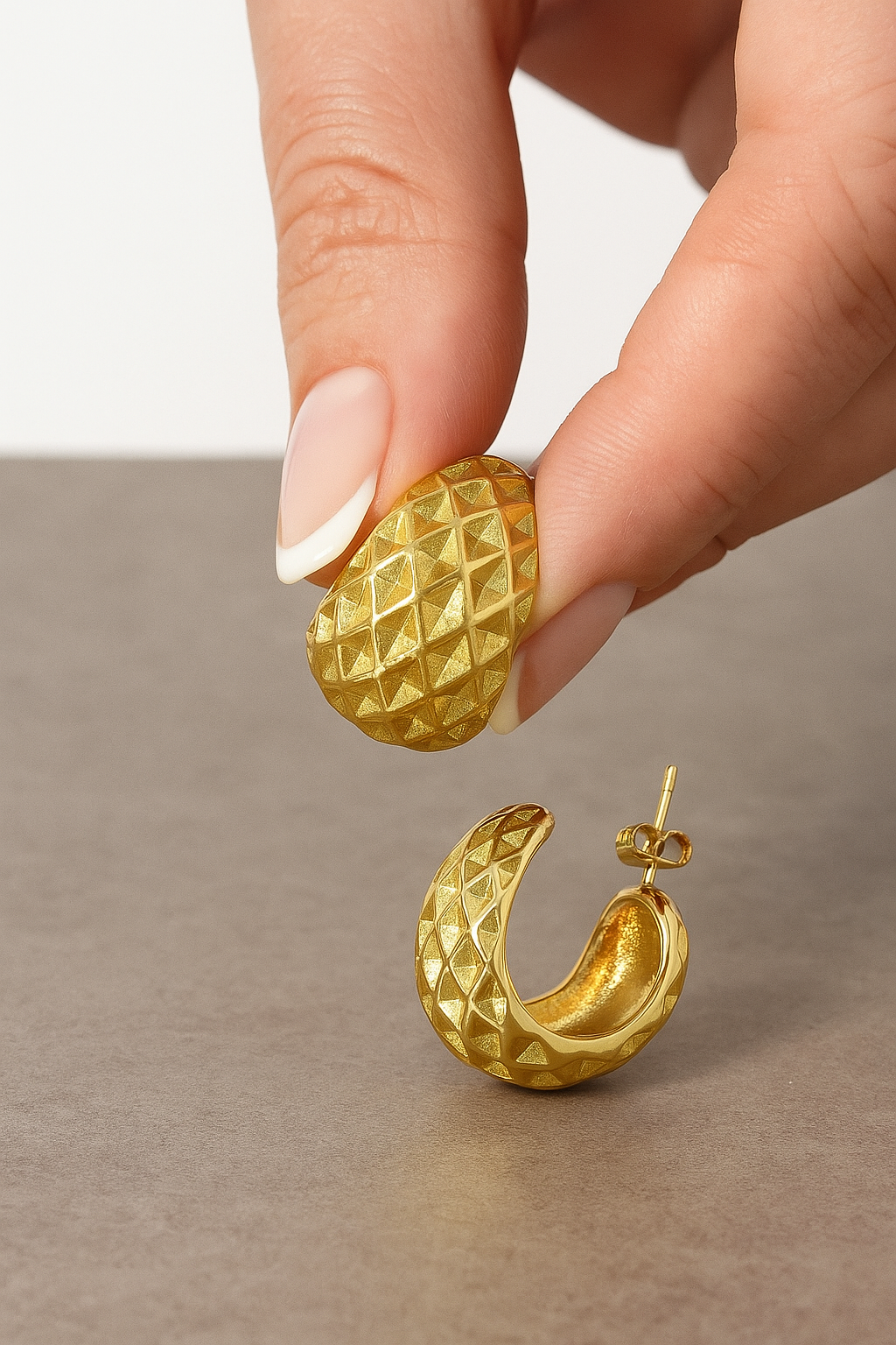 Boucles d'oreilles dorées texturées