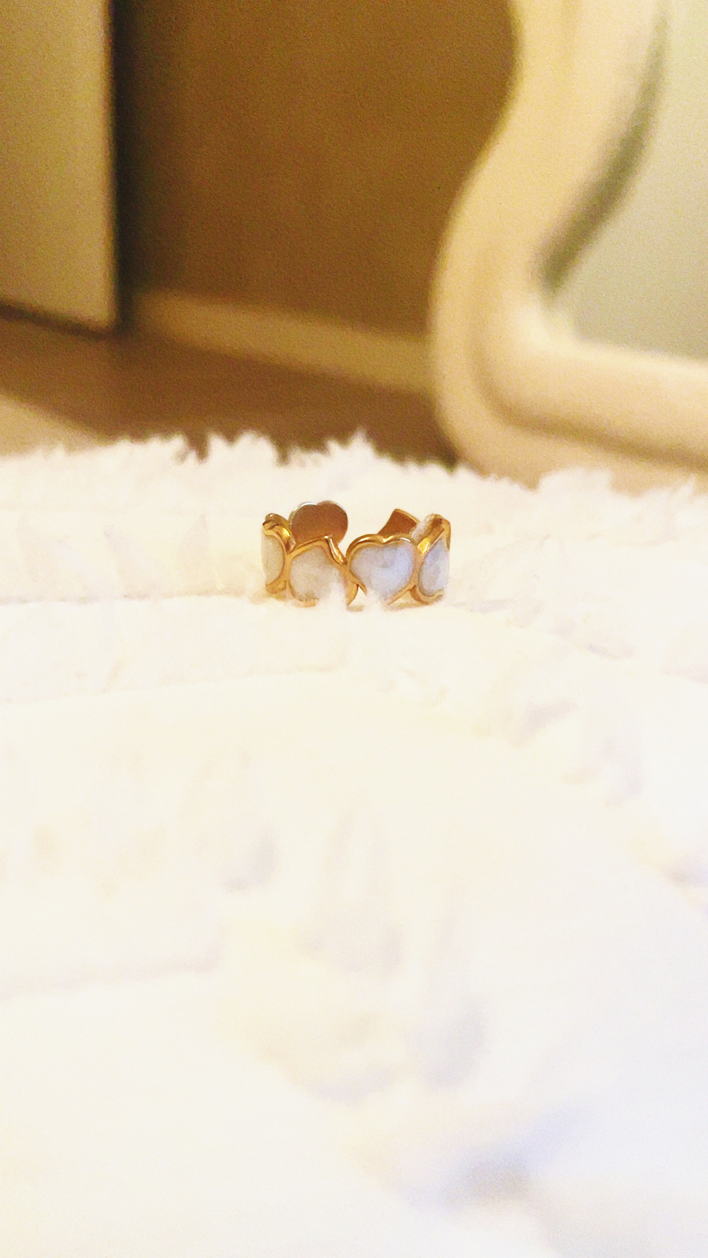 Bague dorée avec cœurs en nacre