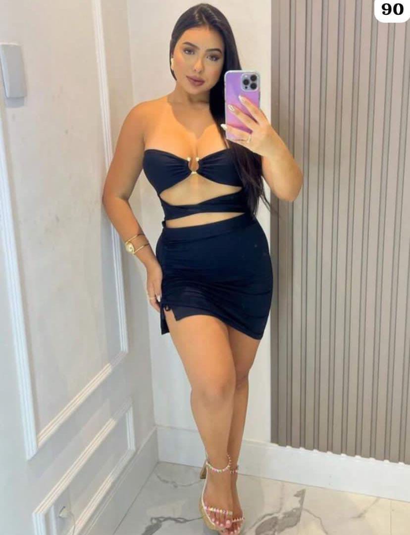 Vestido preto sexy recortado