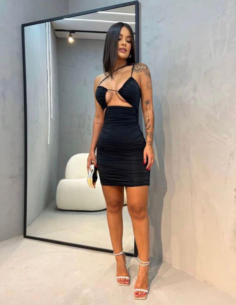 Vestido preto drapeado