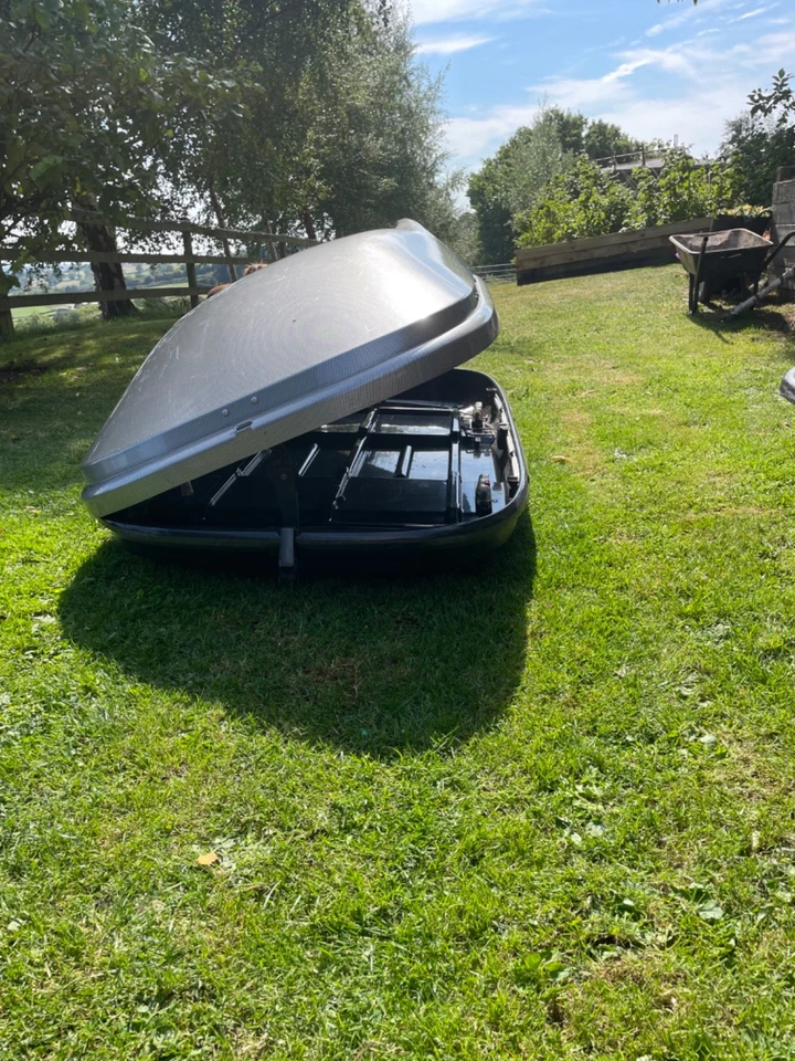 Used Exodus 580L roof box