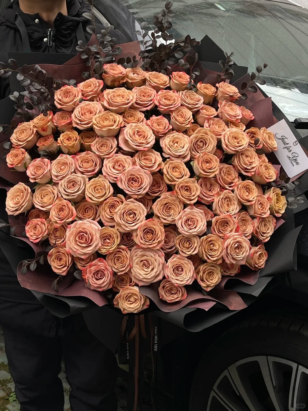 101 pcs Deluxe Cappuccino Roses