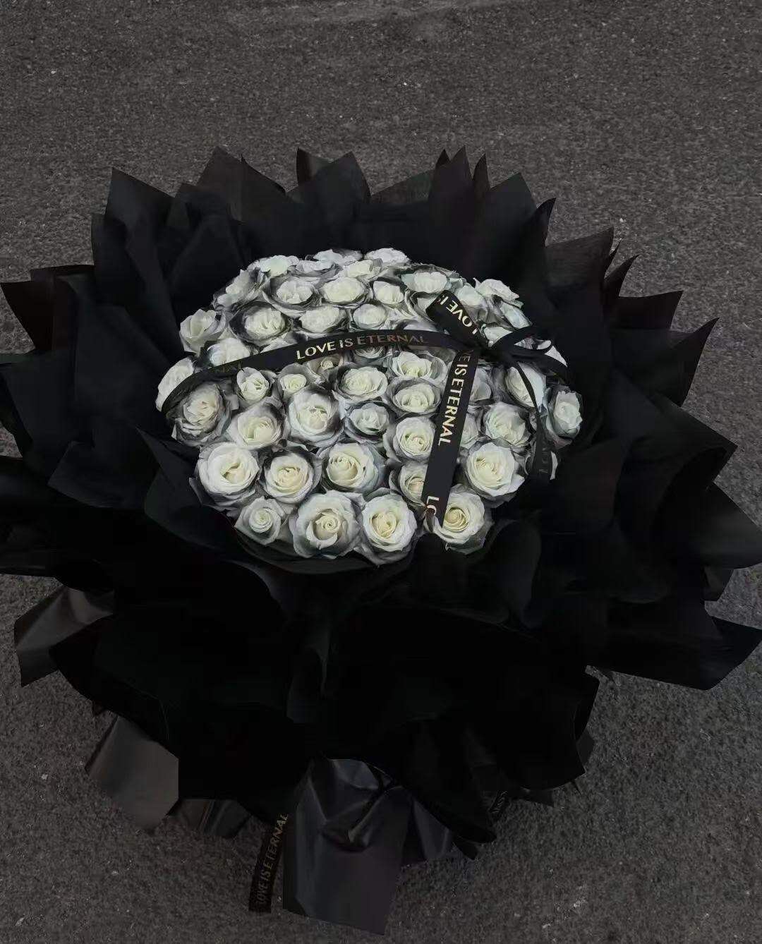 11 - 33 pcs Night Knight Roses
