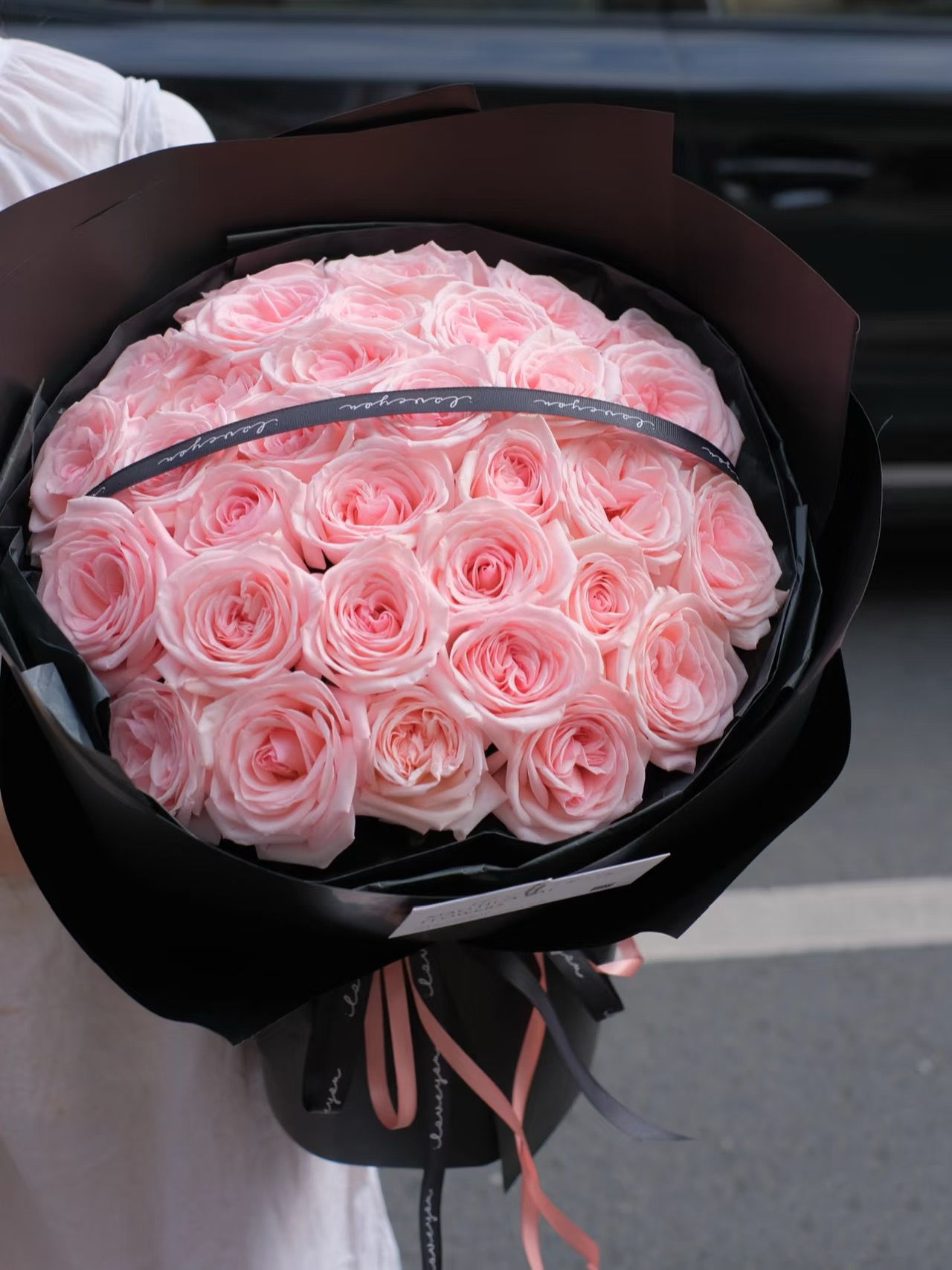 31-33 pcs Pink O'Hara Roses