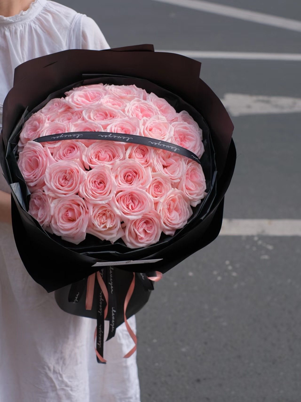 31-33 pcs Pink O'Hara Roses