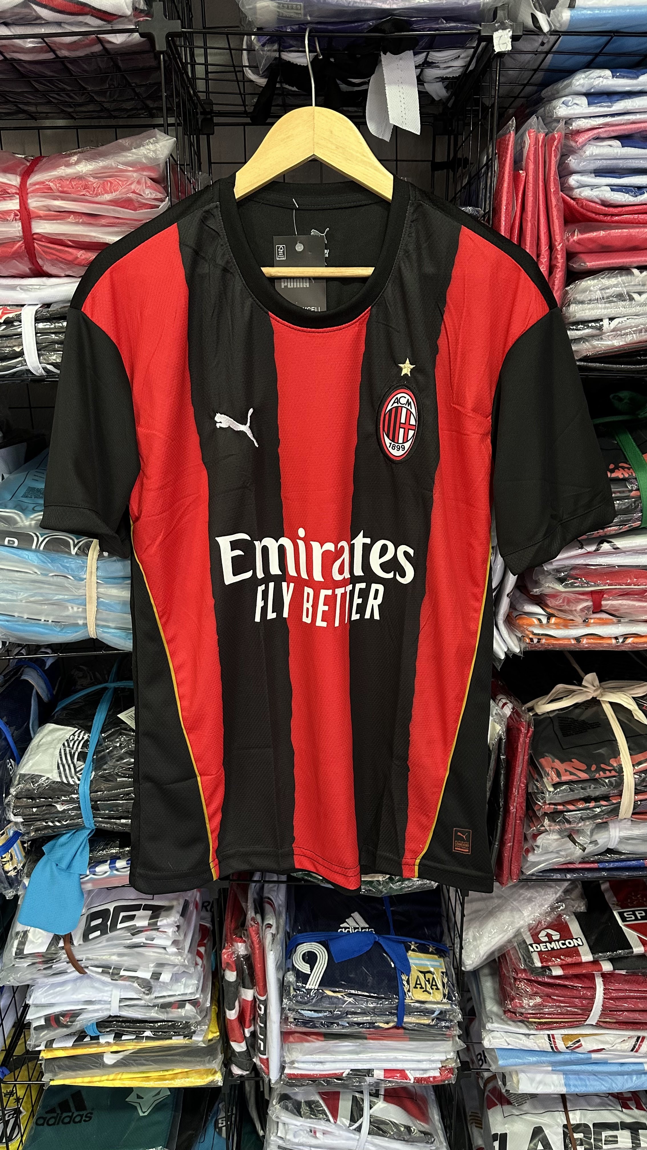 Camisa do MILAN PRETA E VERMELHA