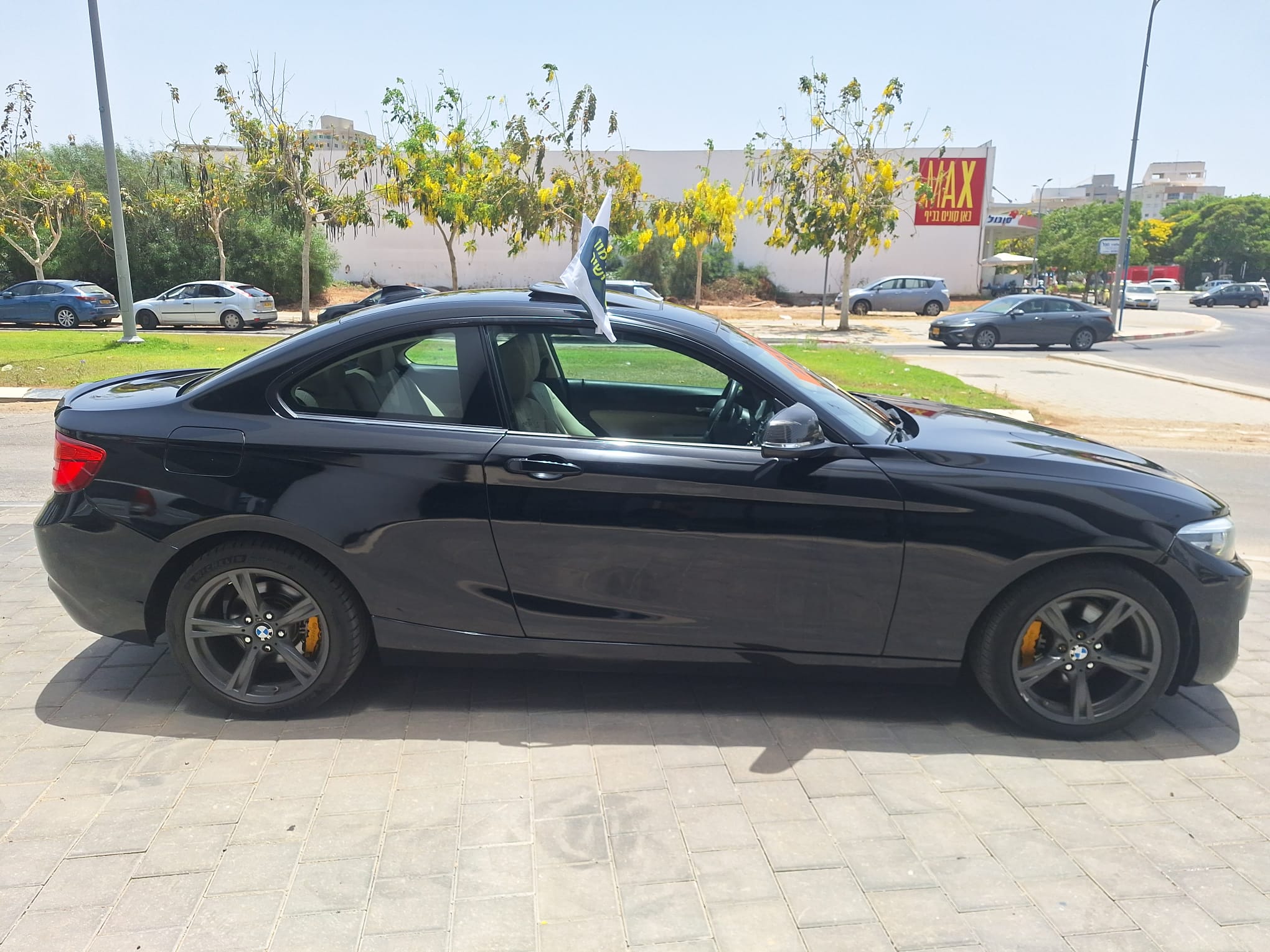 BMW- 220i 