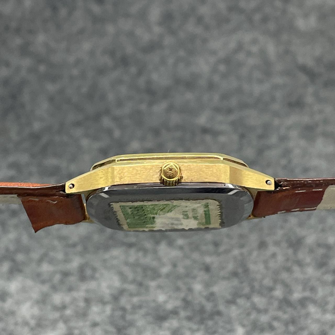 LONGINES QUARTZ NEW OLD STOCK NUMEROS ROMANOS 30X38MM 
