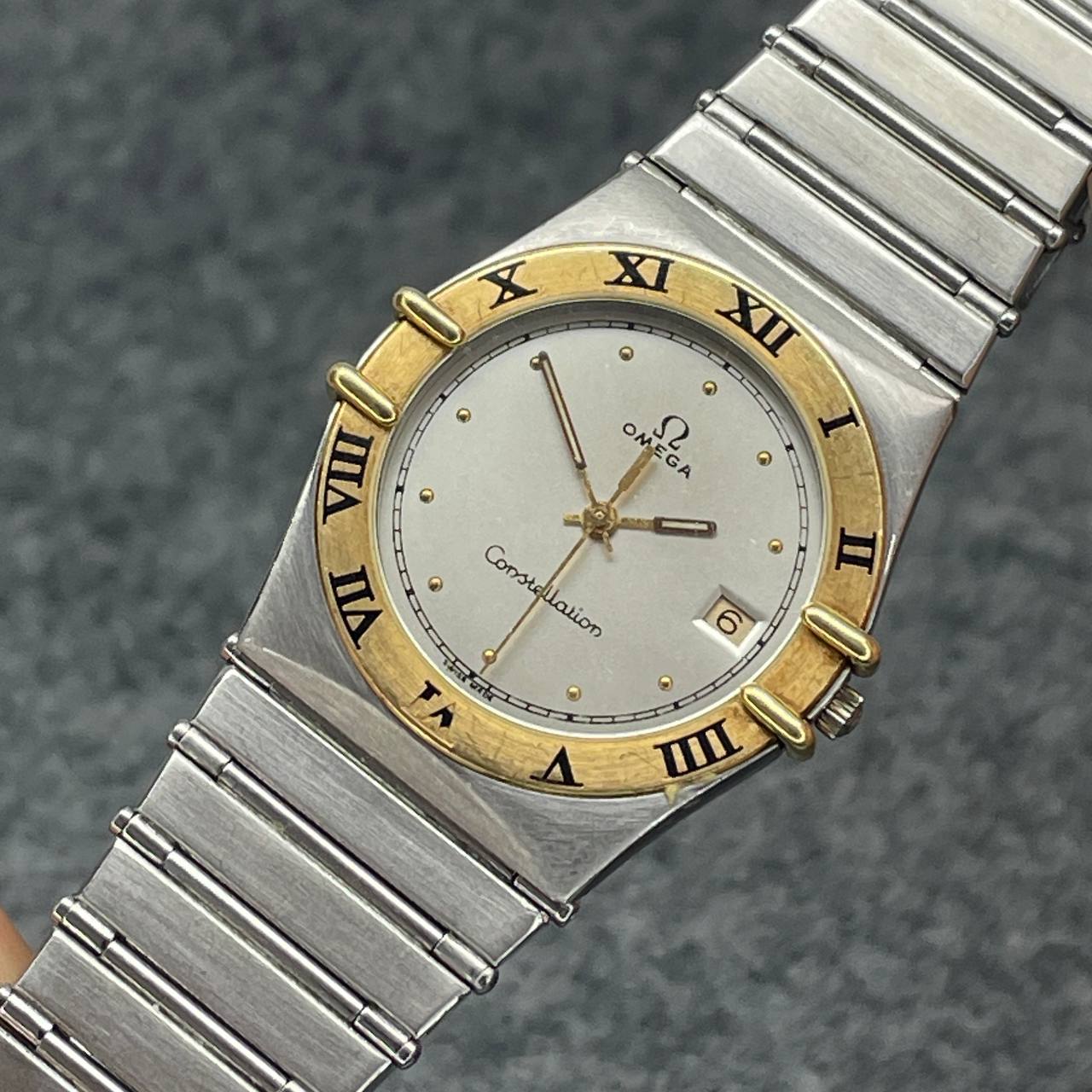 OMEGA CONSTELLATION MANHATTAN BISEL DE ORO 32,5MM QUARTZ