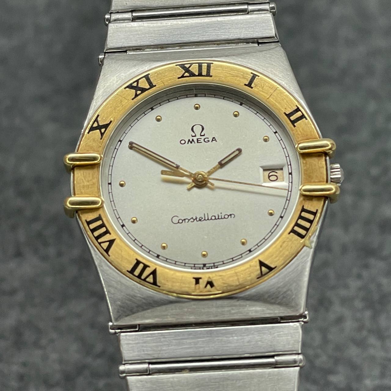 OMEGA CONSTELLATION MANHATTAN BISEL DE ORO 32,5MM QUARTZ