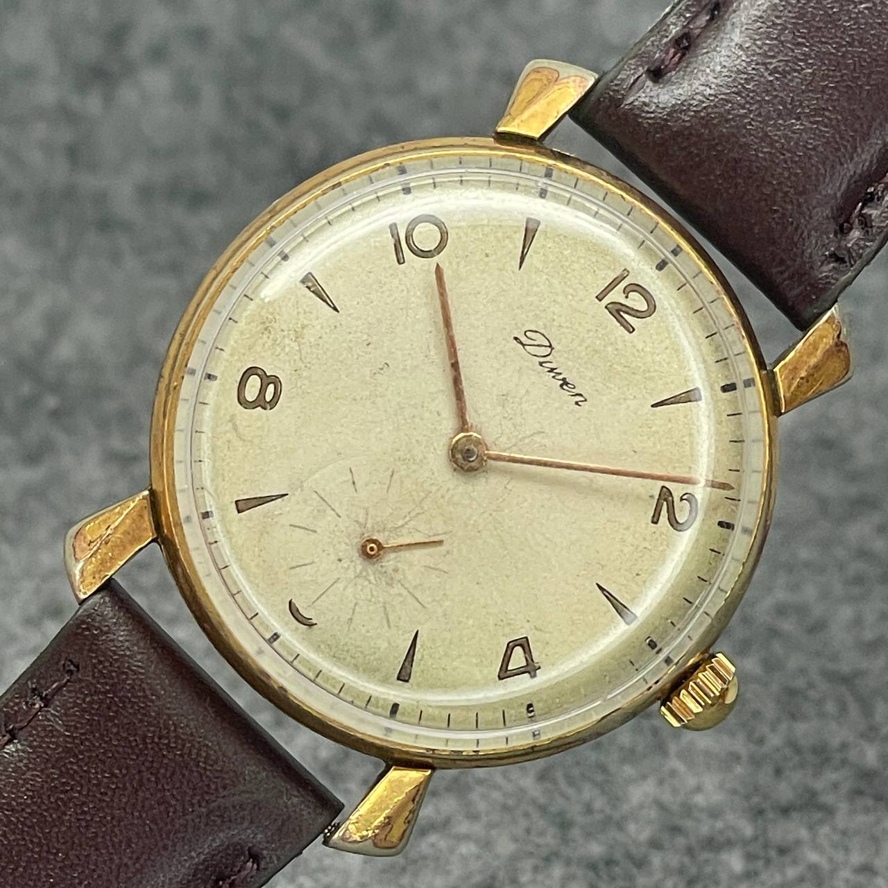 VINTAGE DIWEN CUERDA MANUAL Ca 1950 ENCHAPADO EN ORO 35MM