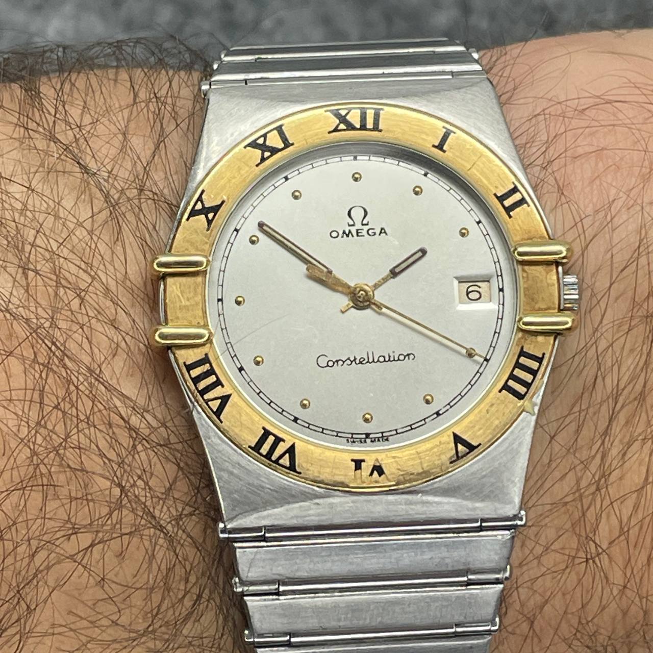 OMEGA CONSTELLATION MANHATTAN BISEL DE ORO 32,5MM QUARTZ