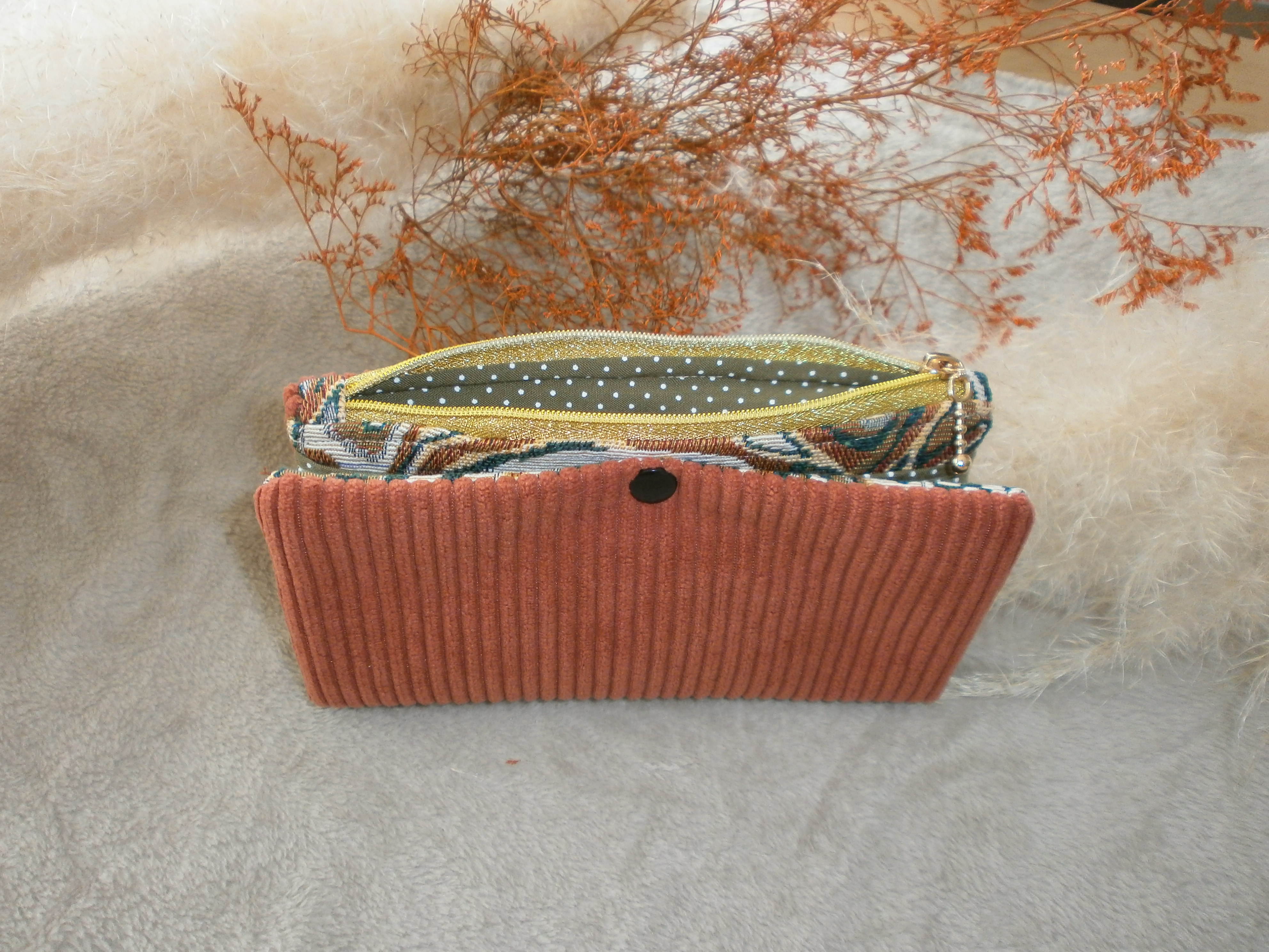 Pochette en velours côtelé