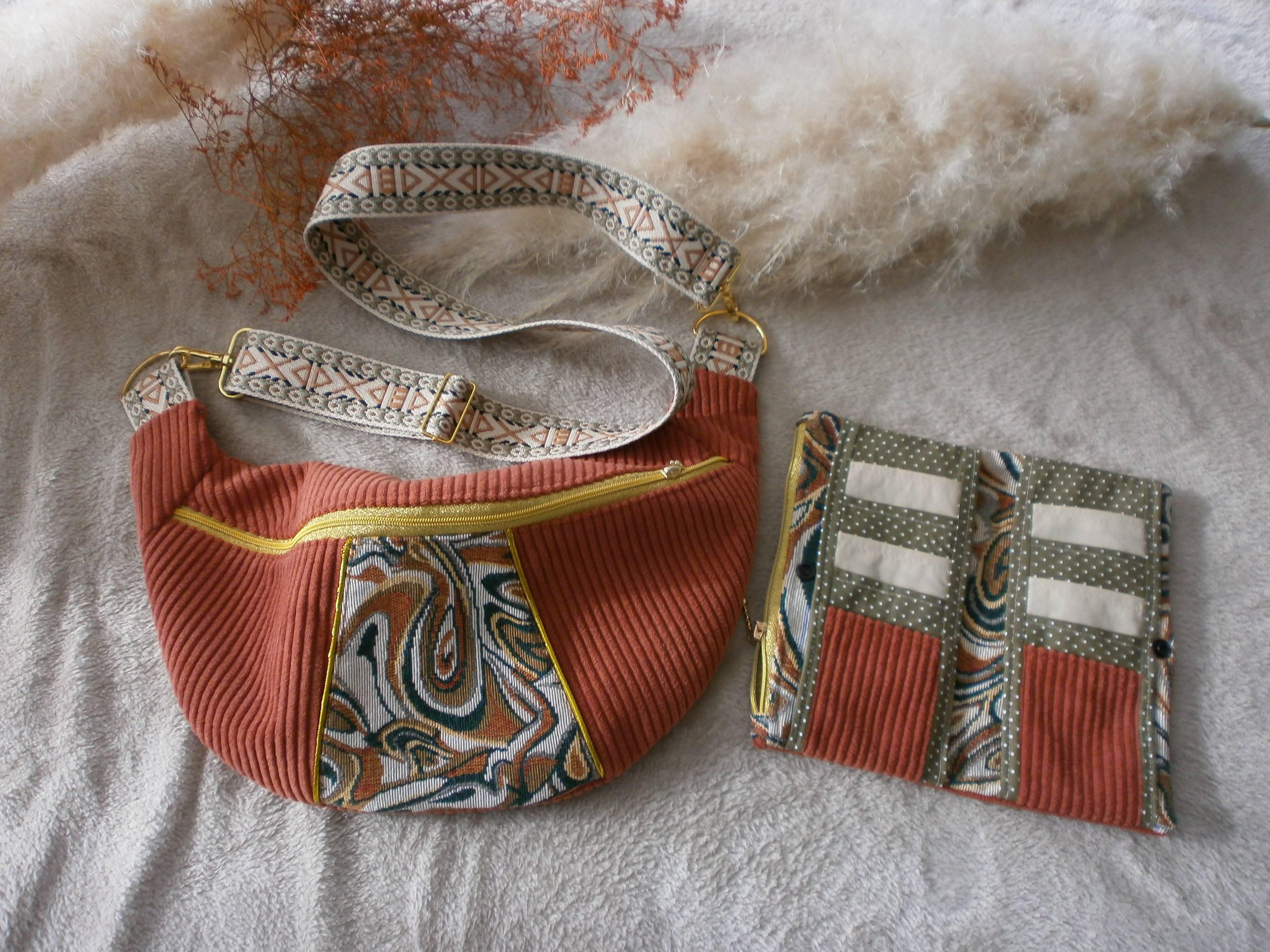 Pochette en velours côtelé