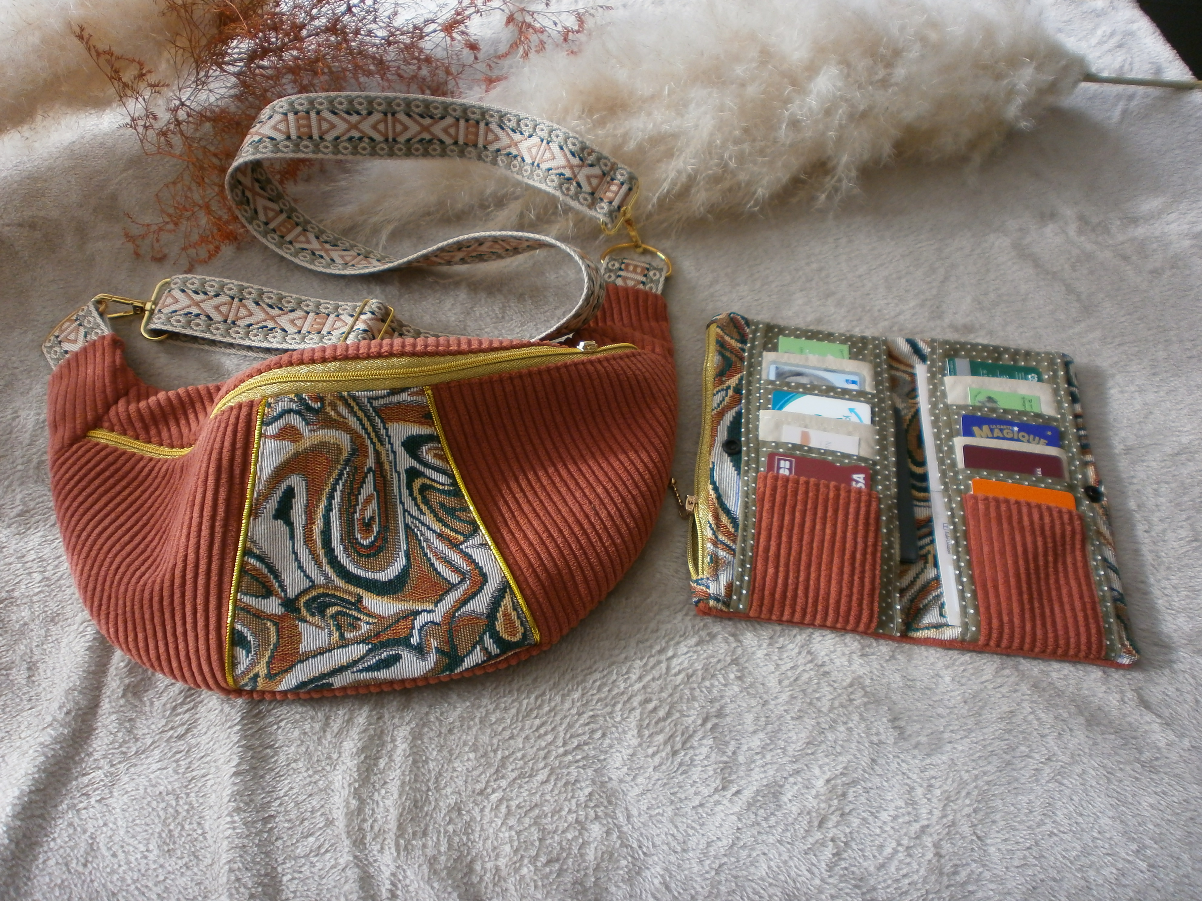 Pochette en velours côtelé