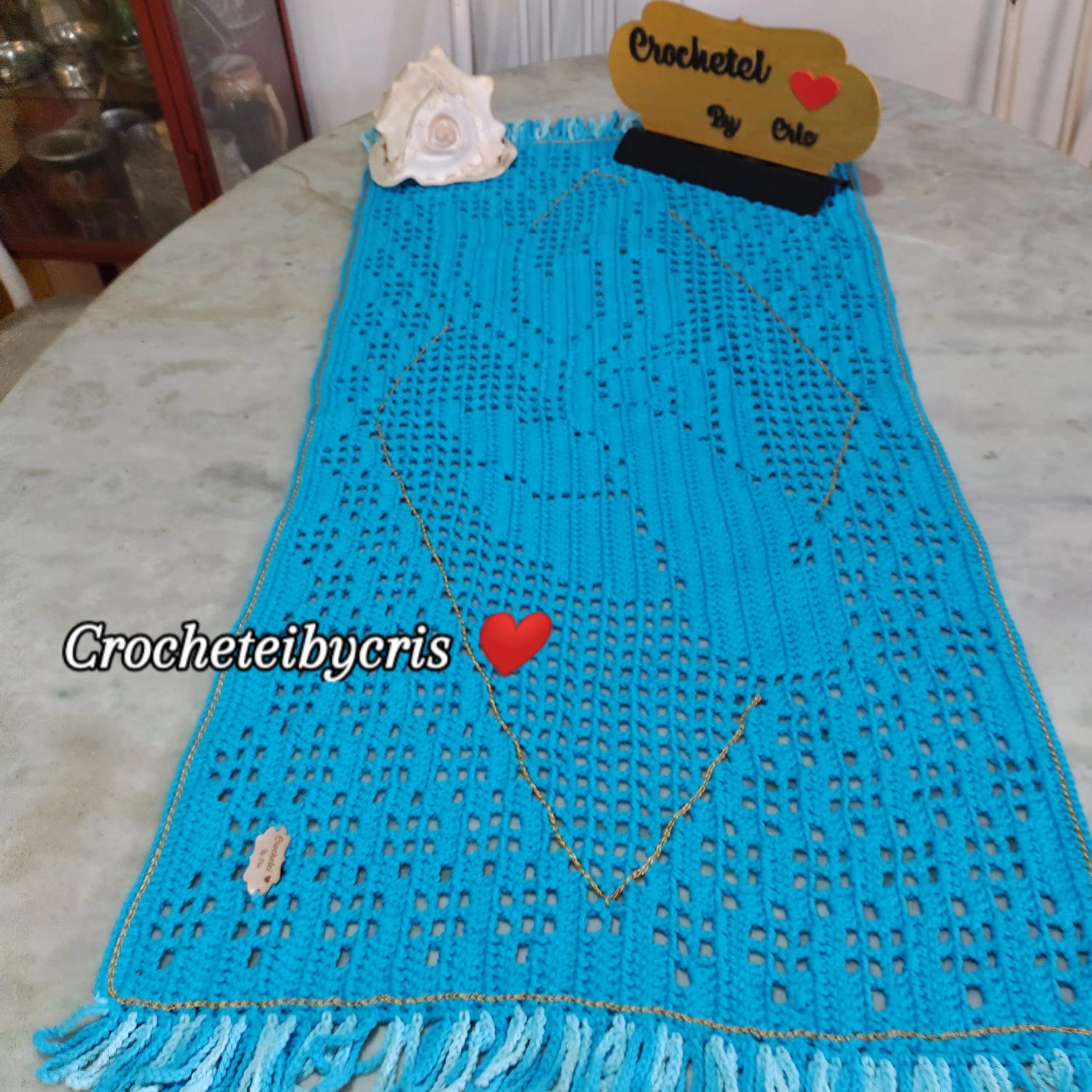 Caminho de mesa de crochê azul