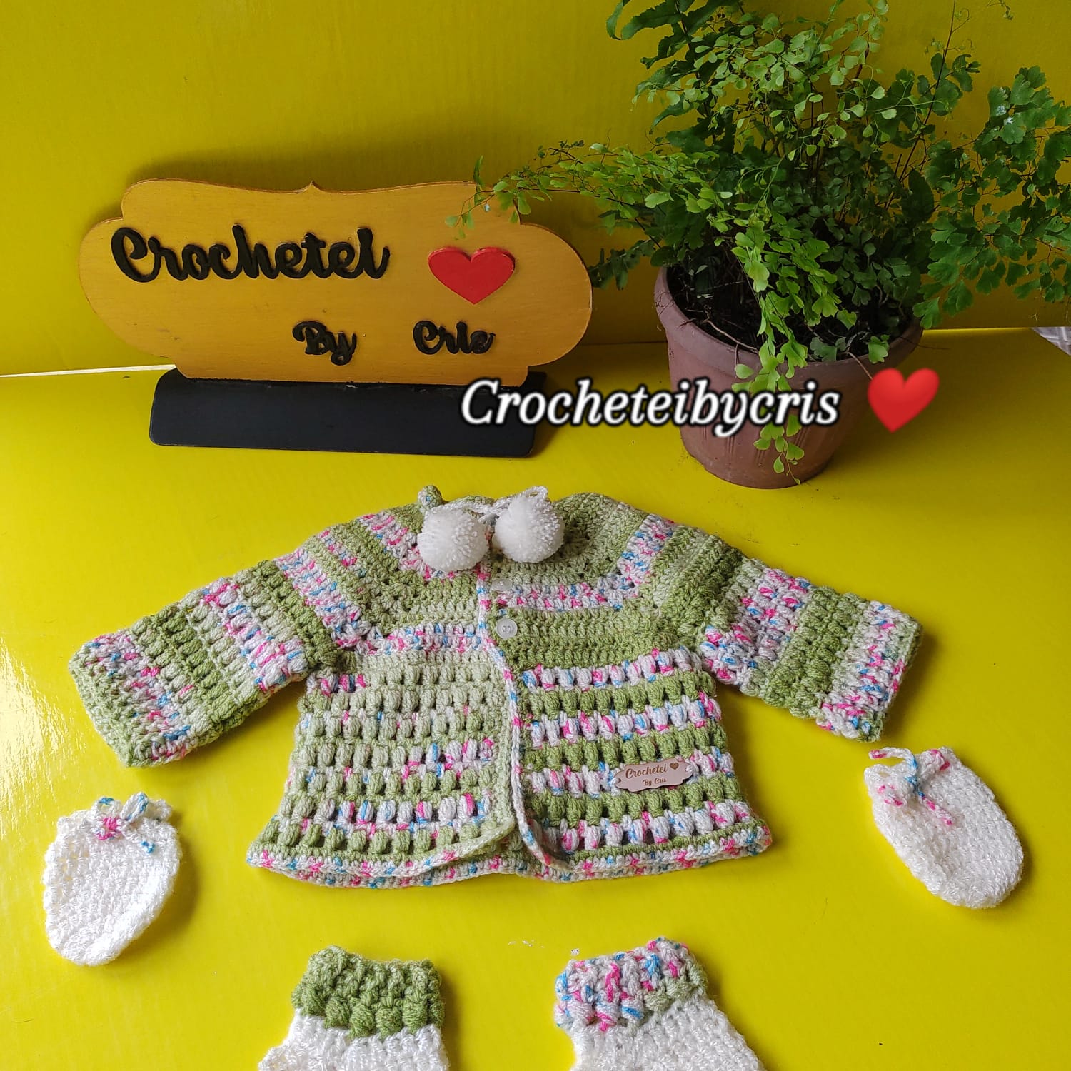 Casaquinho de crochê para bebê