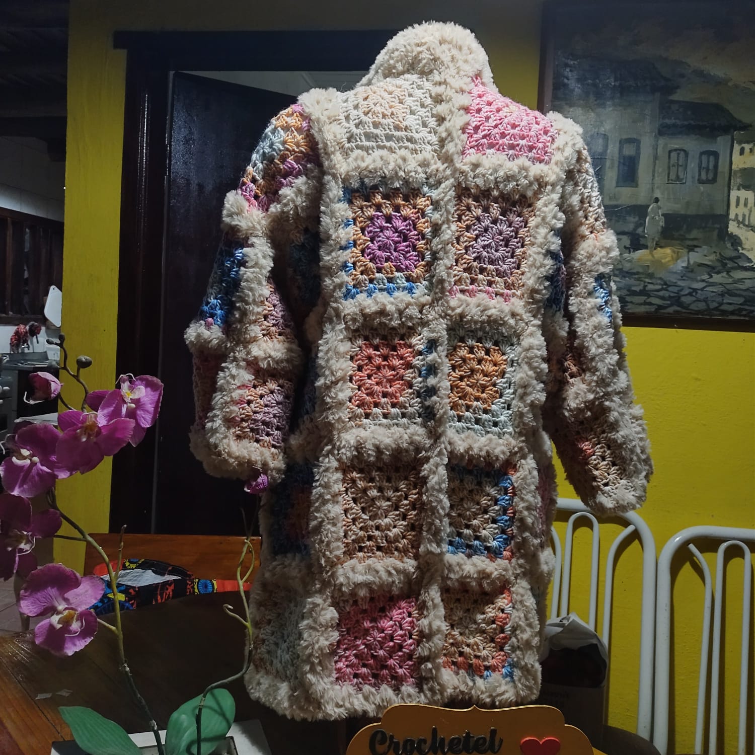 Casaco de crochê colorido