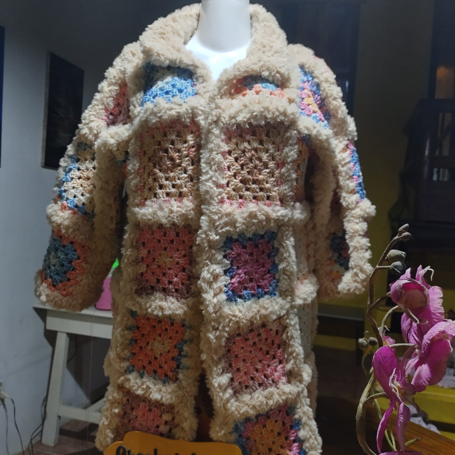 Casaco de crochê colorido