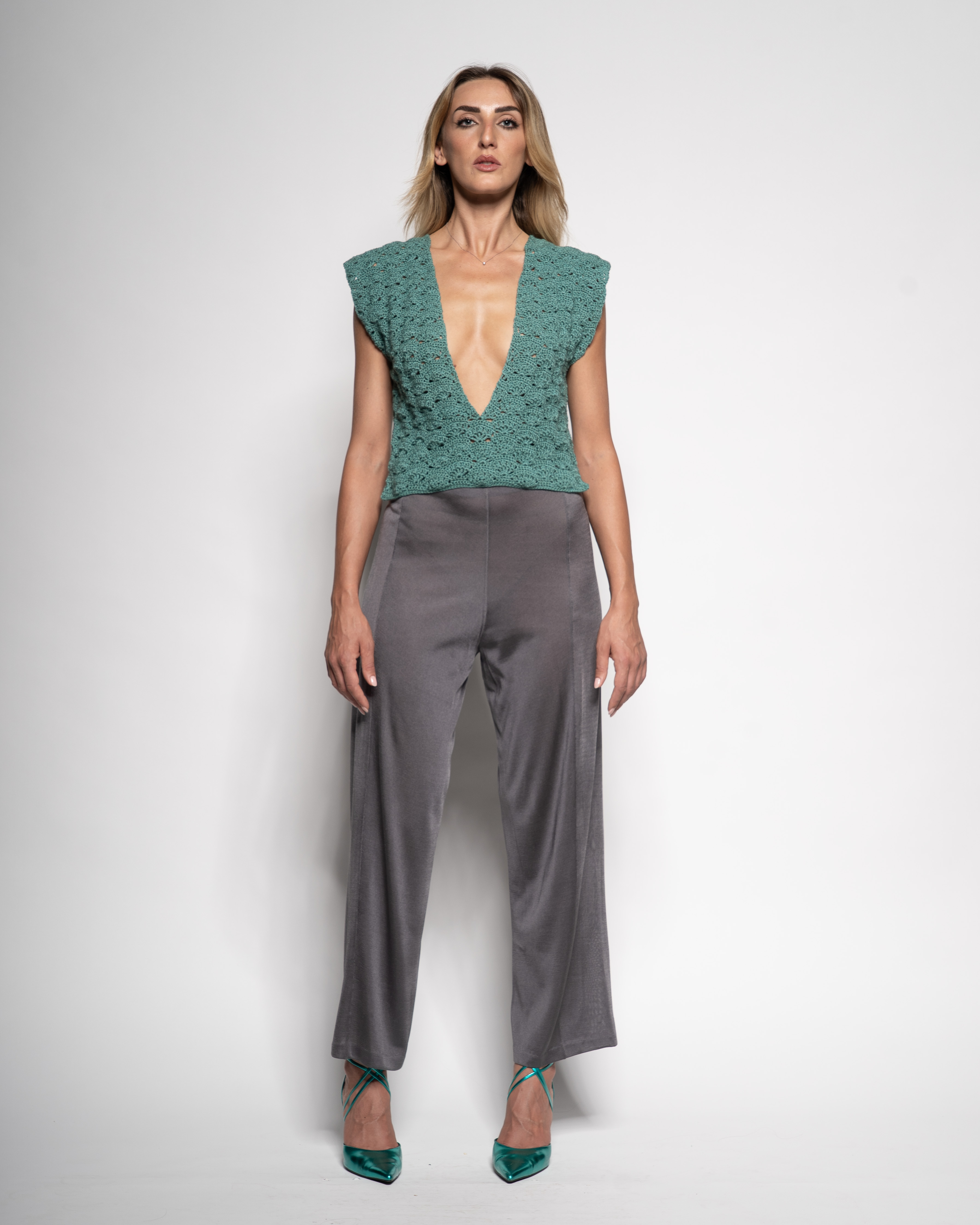 Deep V pagoda shoulders vest