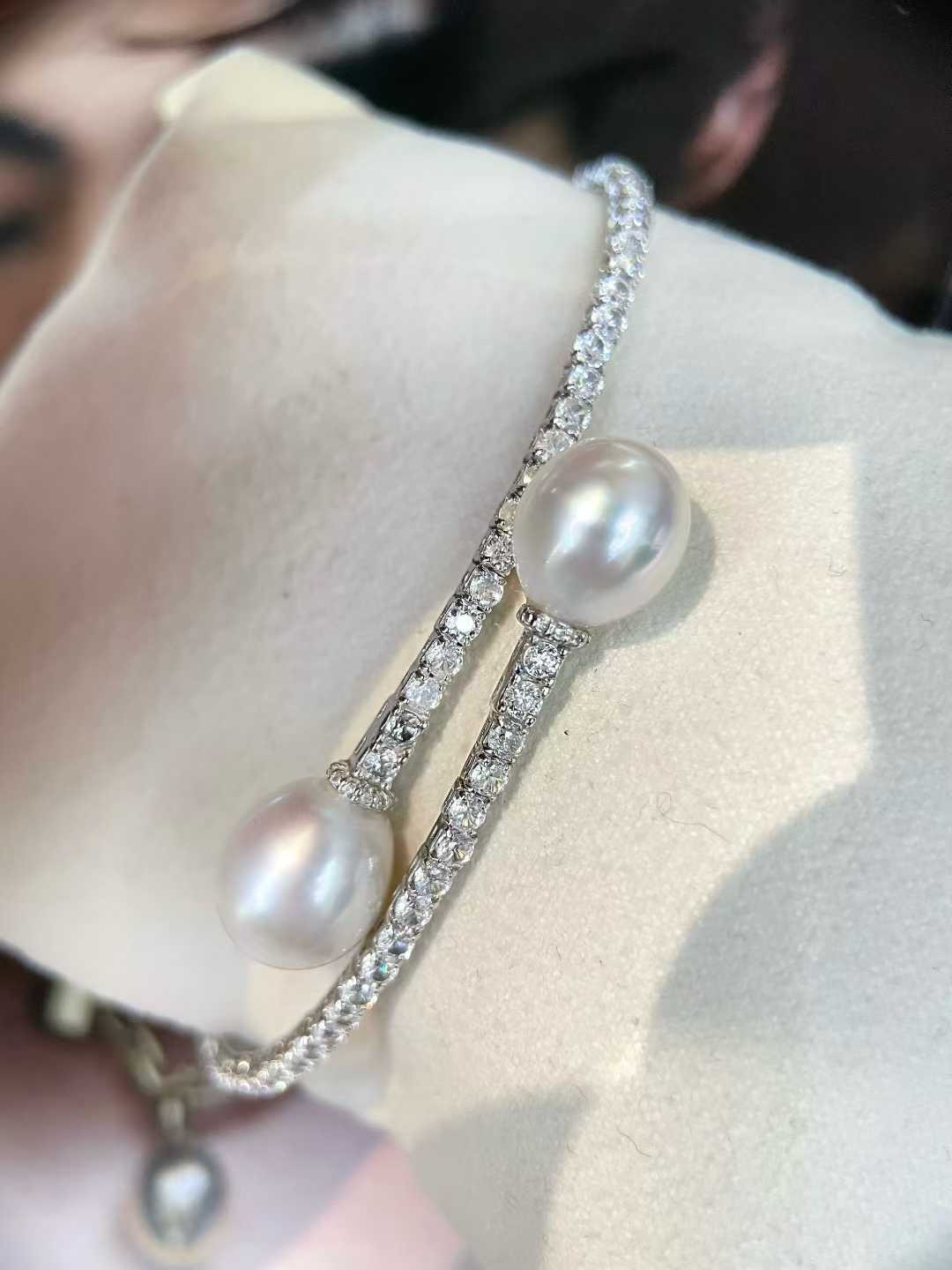 Australia White Bangle