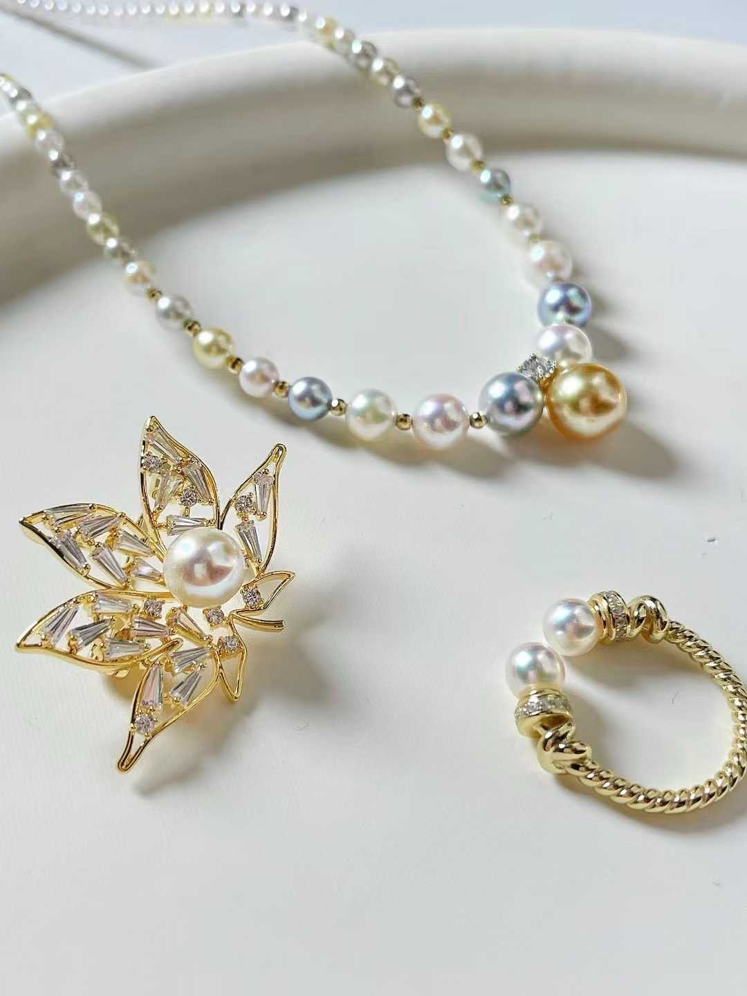 Leaf Akoya Pearl Brooch
