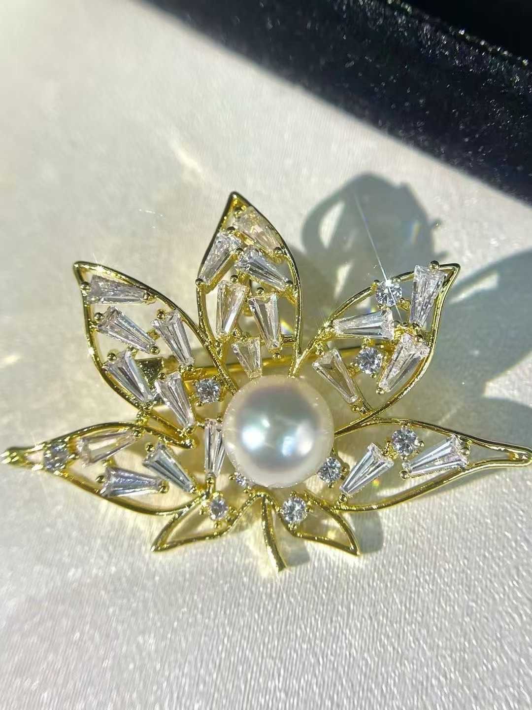 Leaf Akoya Pearl Brooch