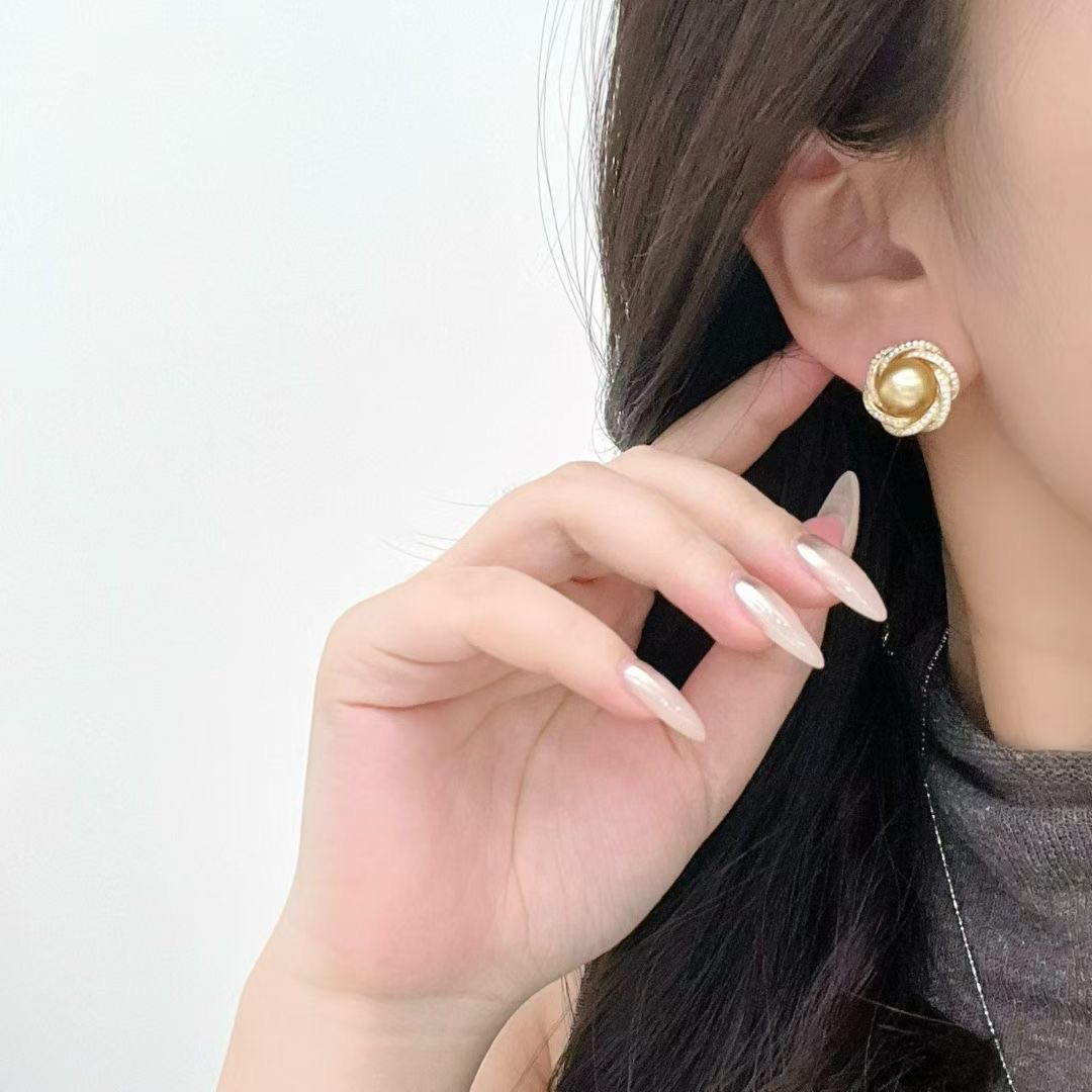 Golden Radiance Pearl Earrings