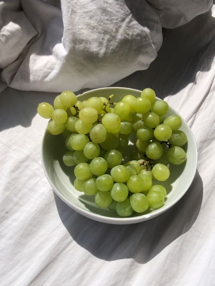 Uvas verdes frescas
