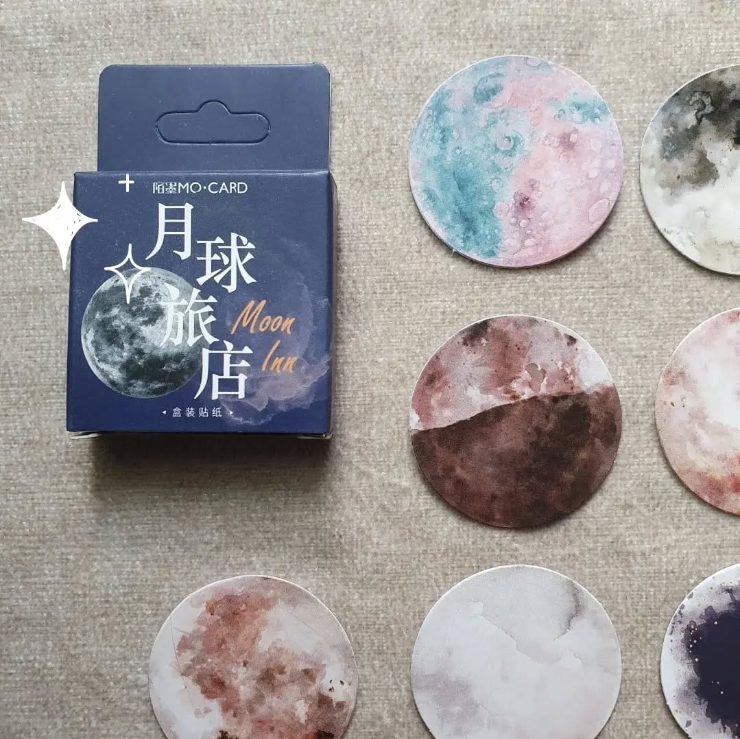 ملصقات قمر ملون