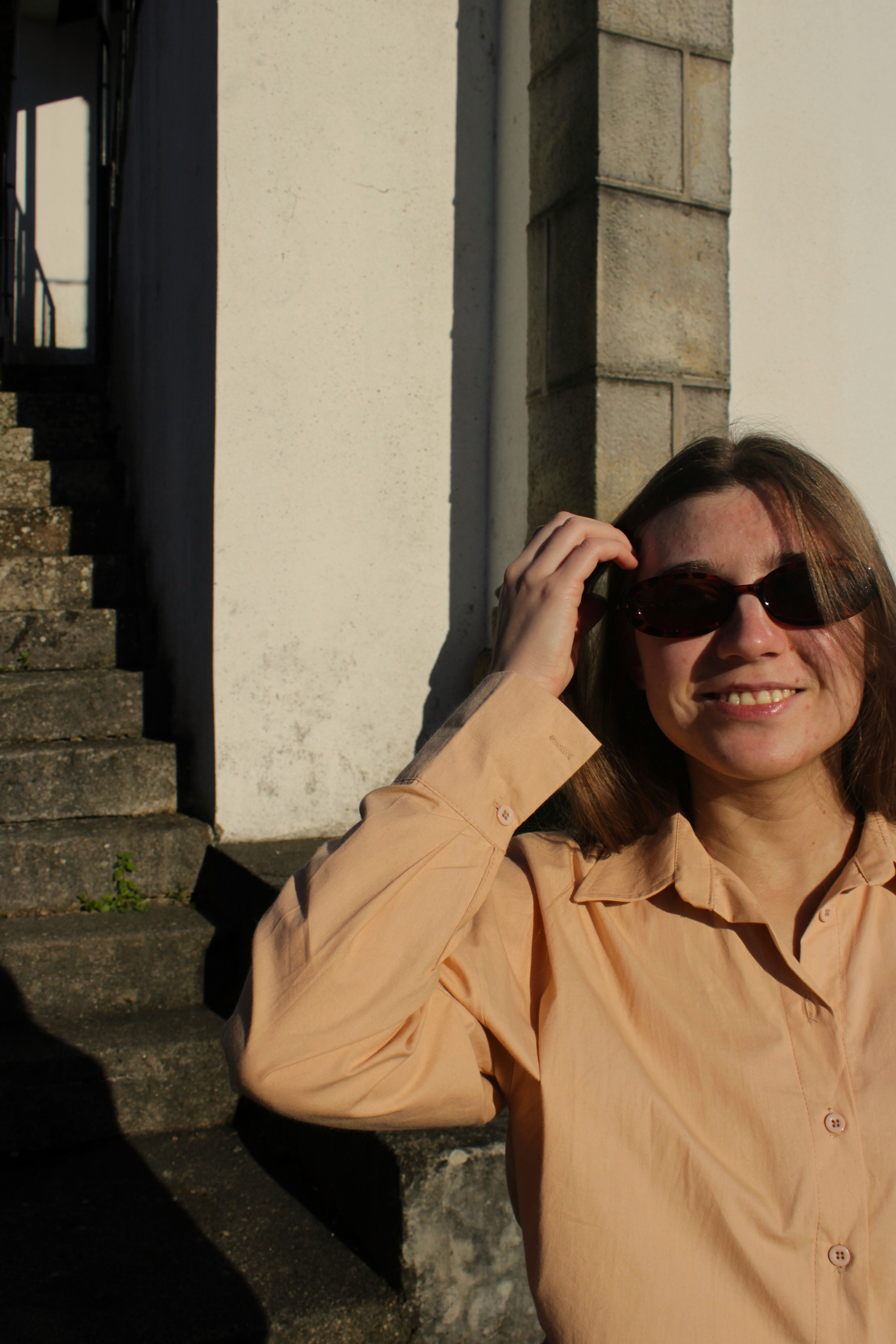 Oversized Peach Shirt: The Sophistication of Form and Movement