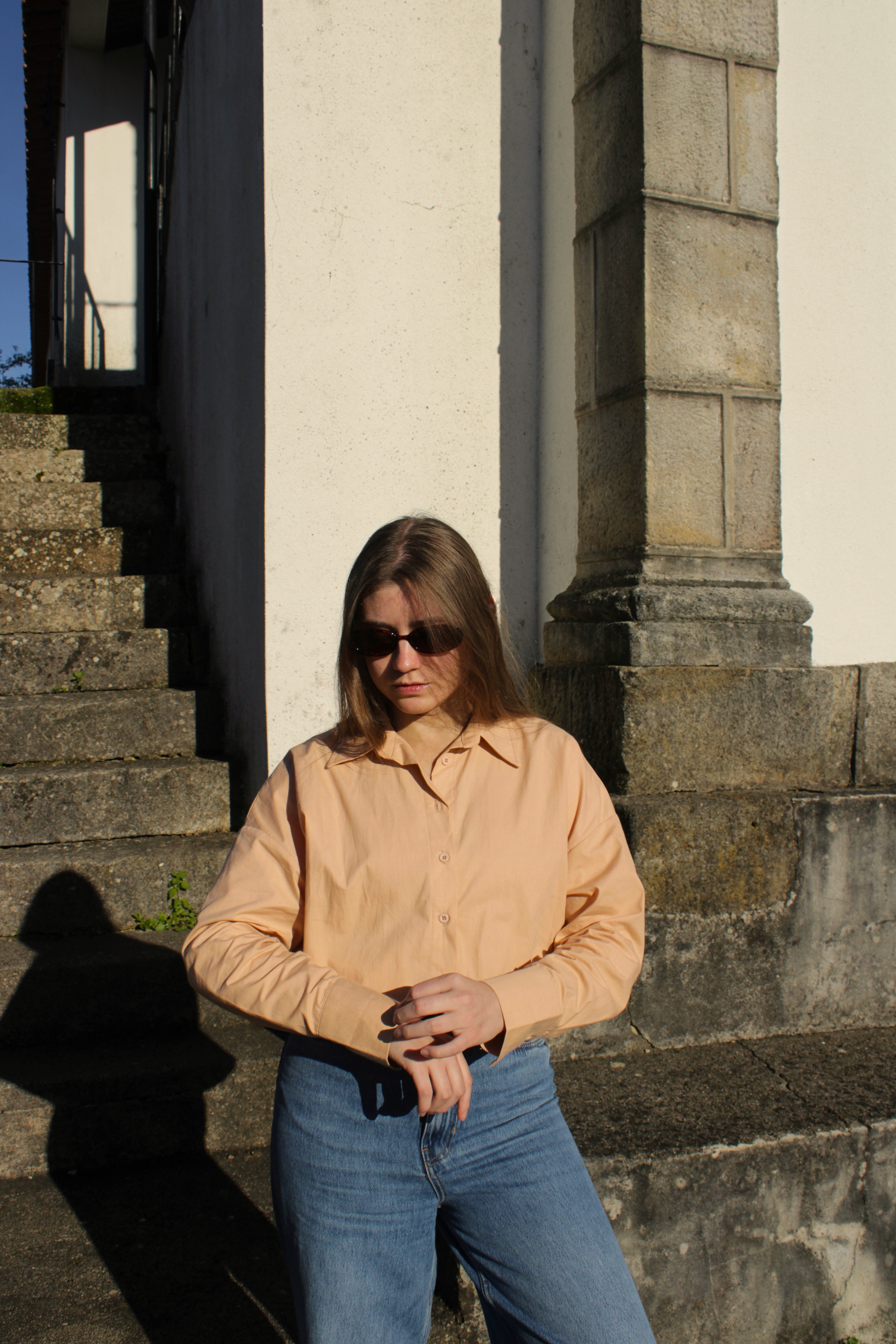 Oversized Peach Shirt: The Sophistication of Form and Movement