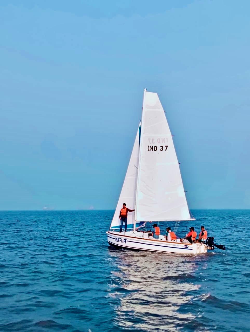 XS 63  Yacht (Capacity: 6 people)